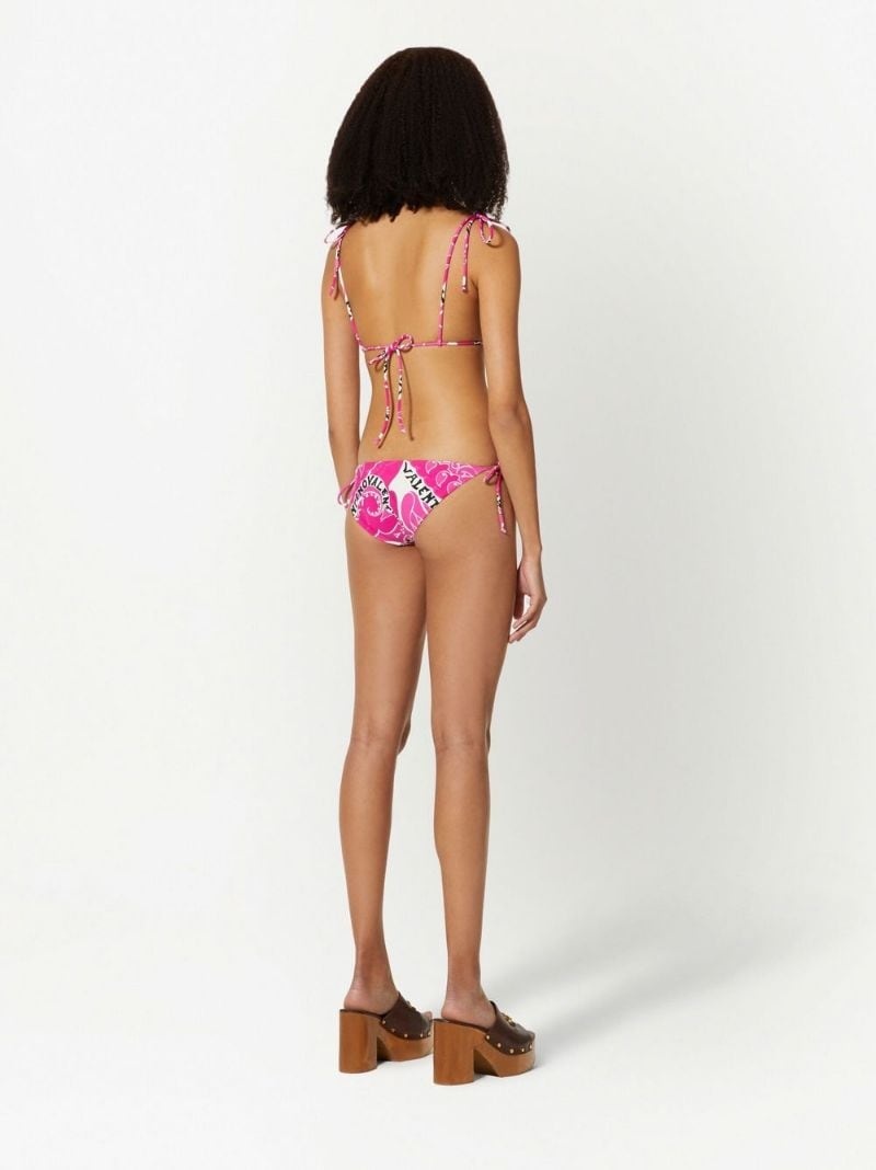 VALENTINOのビキニ♪ ★ MANIFESTO BANDANA BIKINI ★ Valentino Garavani Manifesto Logo Bandana-Print Triangle