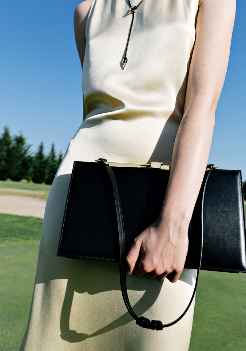 아마라
Asymmetrical 드레스 와 앞 slit 5