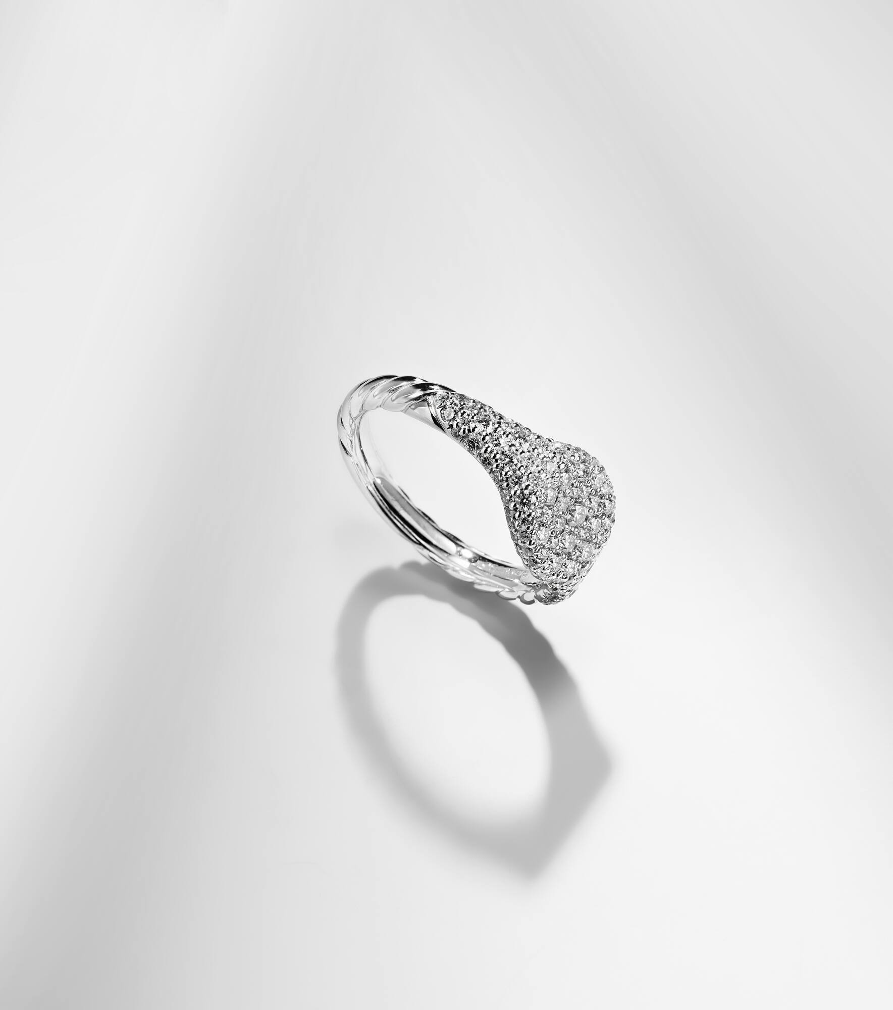 18kt white gold pinky ring with diamonds - 5