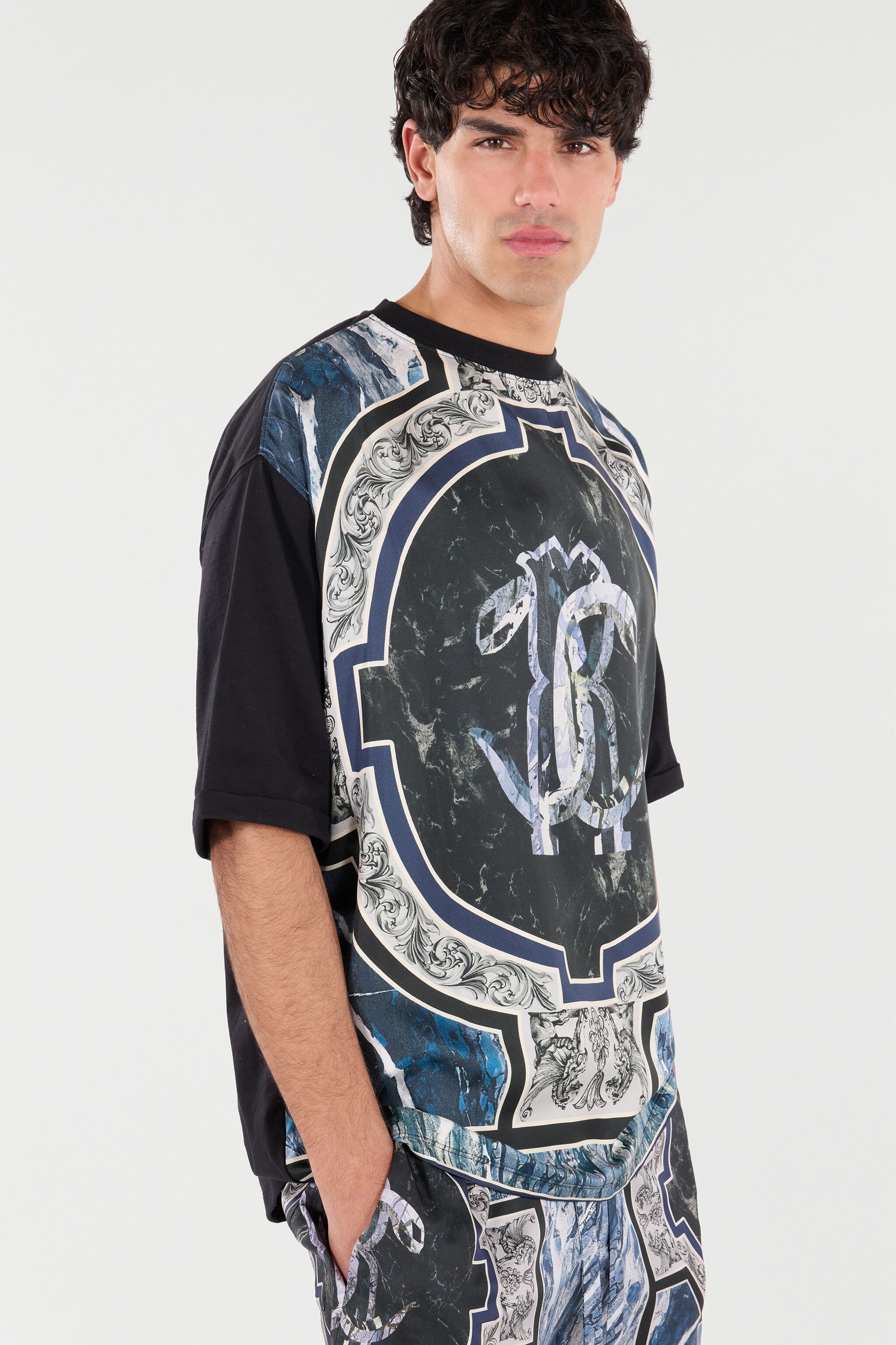 T-Shirt With Marble Print And Decorations - 6
