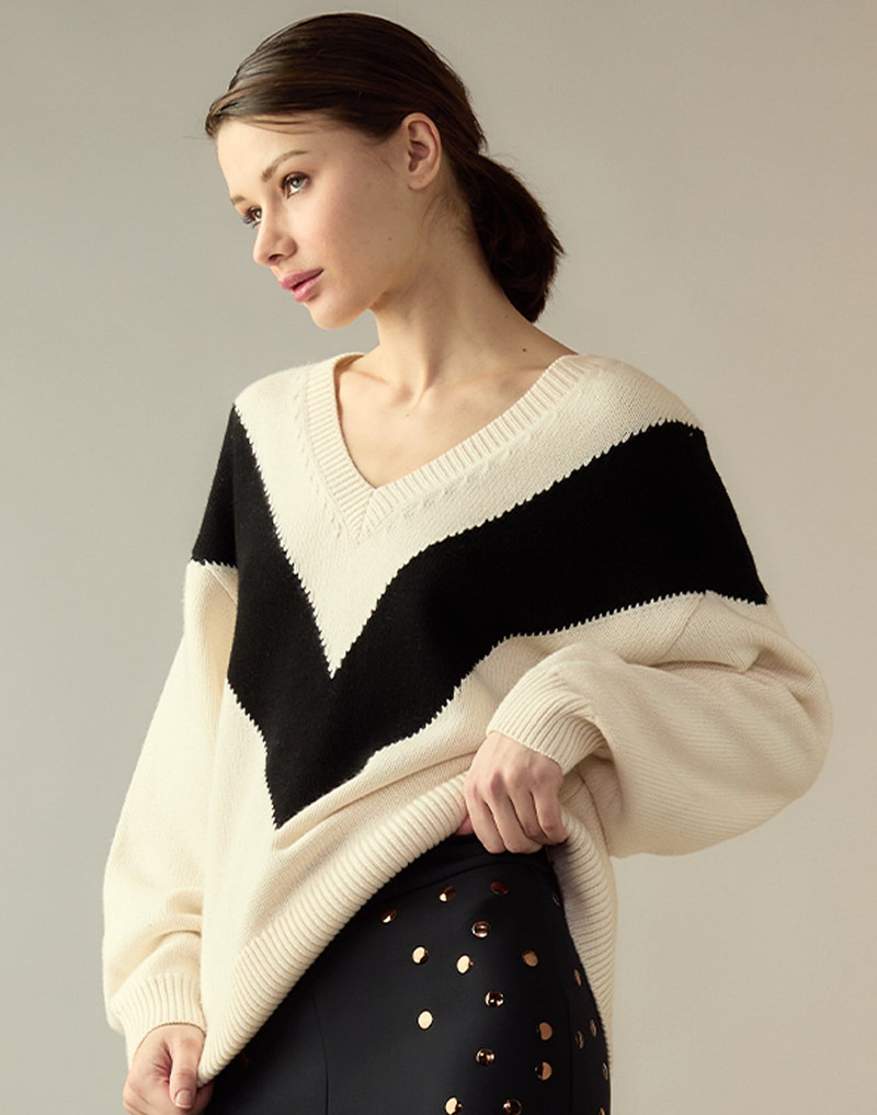CYNTHIA ROWLEY Collegiate V-Neck Sweater outlook