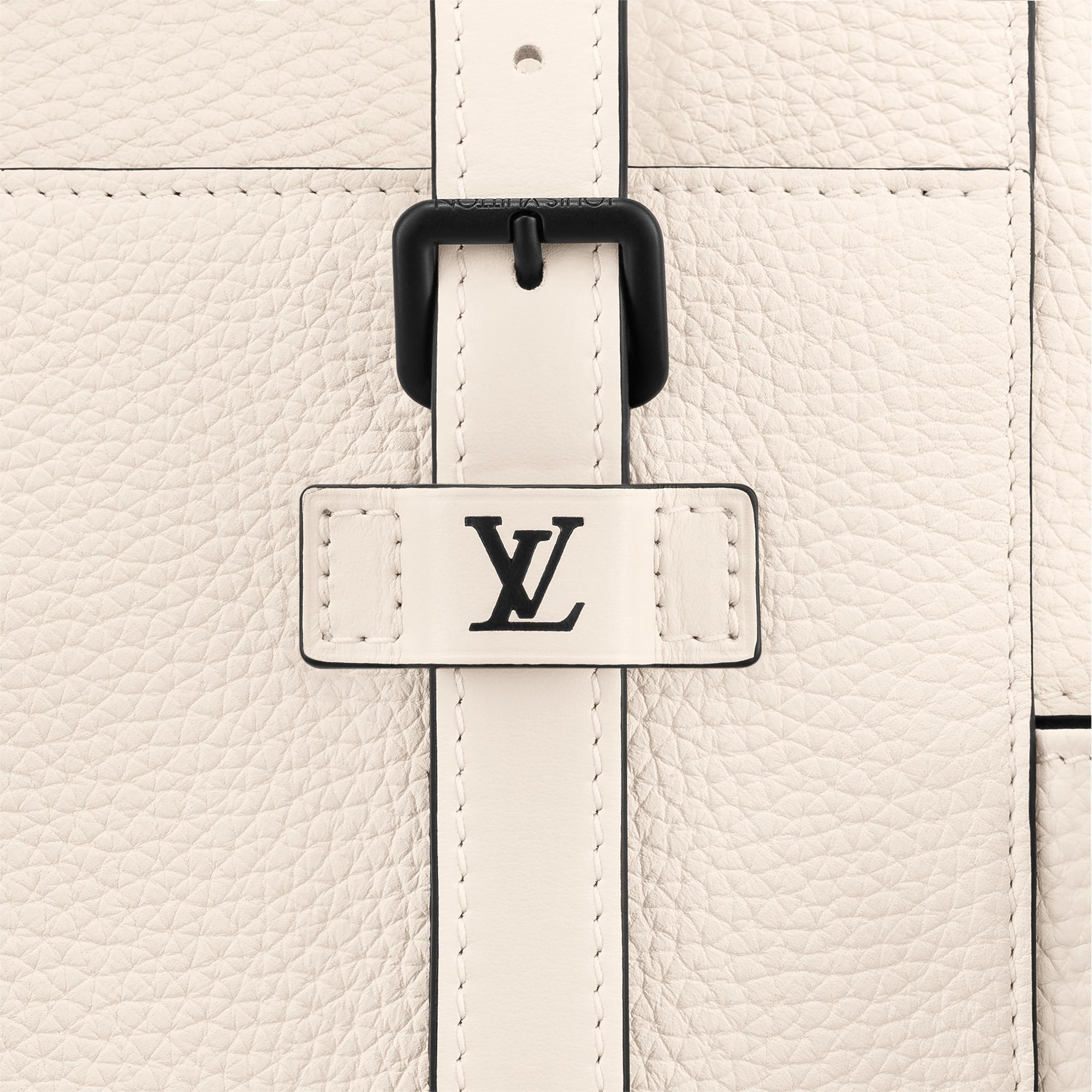 Christopher Tote - 5