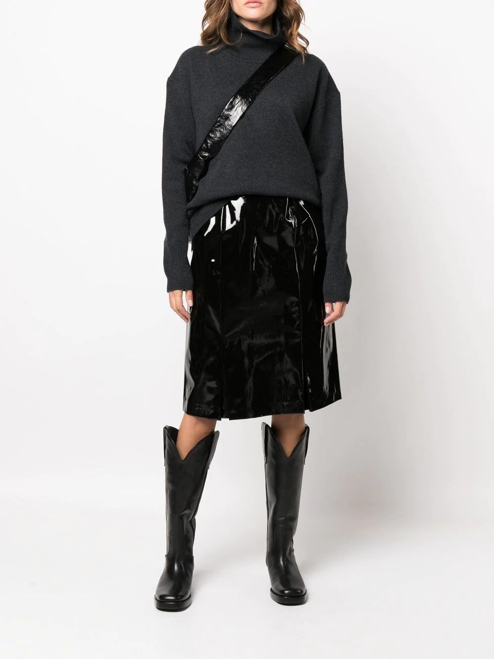 high-shine slit-detail knee-length skirt - 2