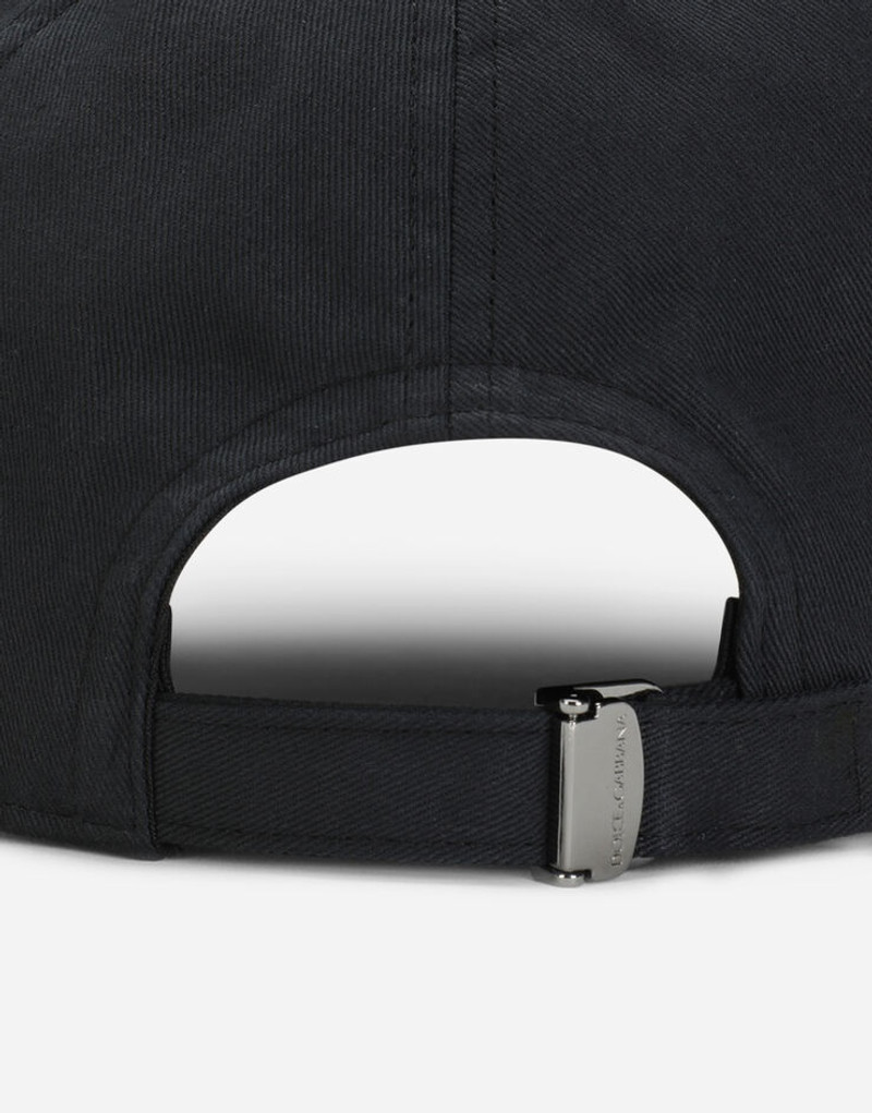 Baseball cap with branded plate 4