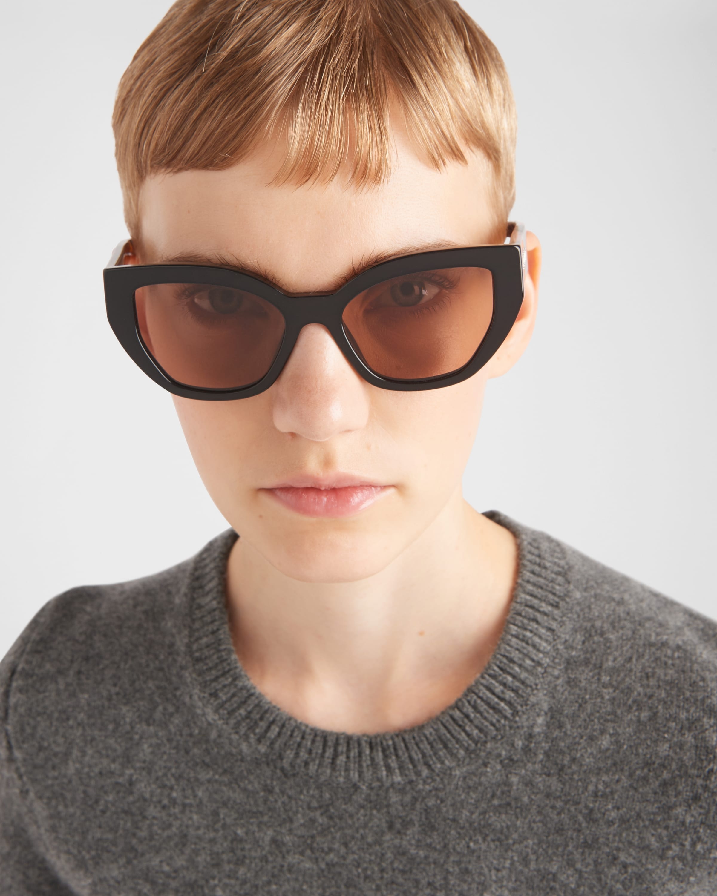 Sunglasses with Prada logo - 6