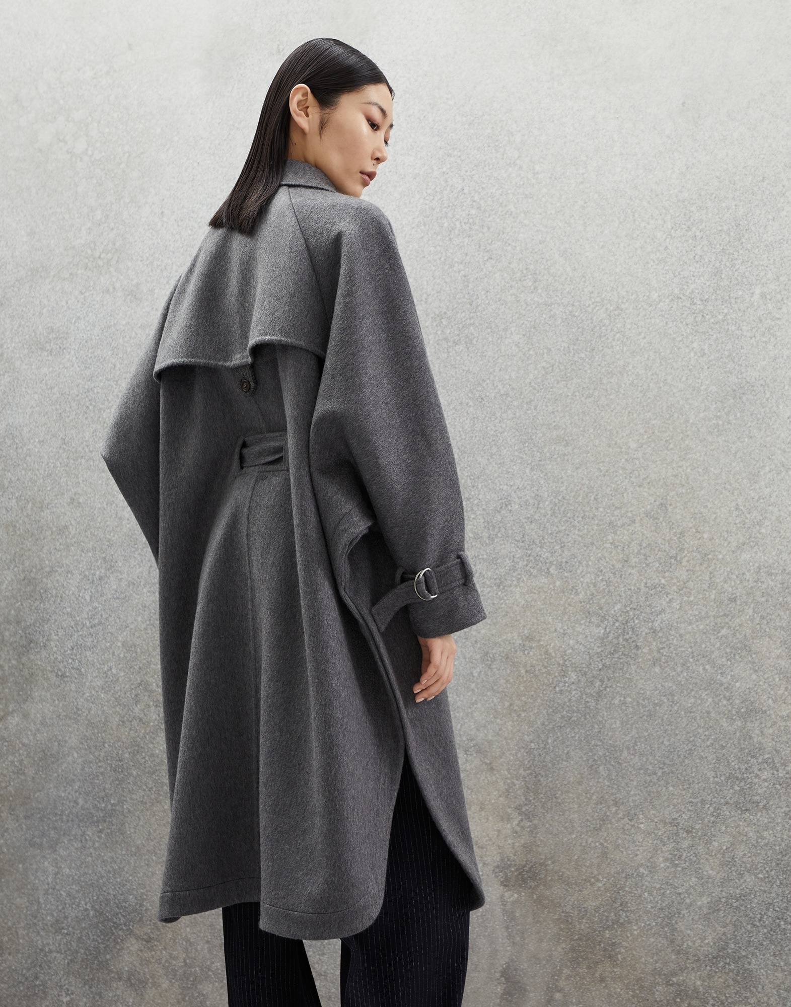 Handcrafted coat in cashmere beaver double cloth with precious button tab - 2