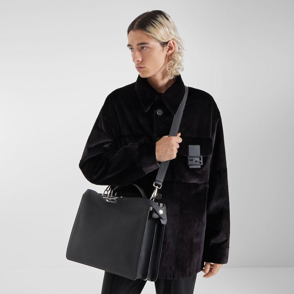Medium Peekaboo ISeeU bag made of black Cuoio Romano leather, printed on the inside with a black and - 7