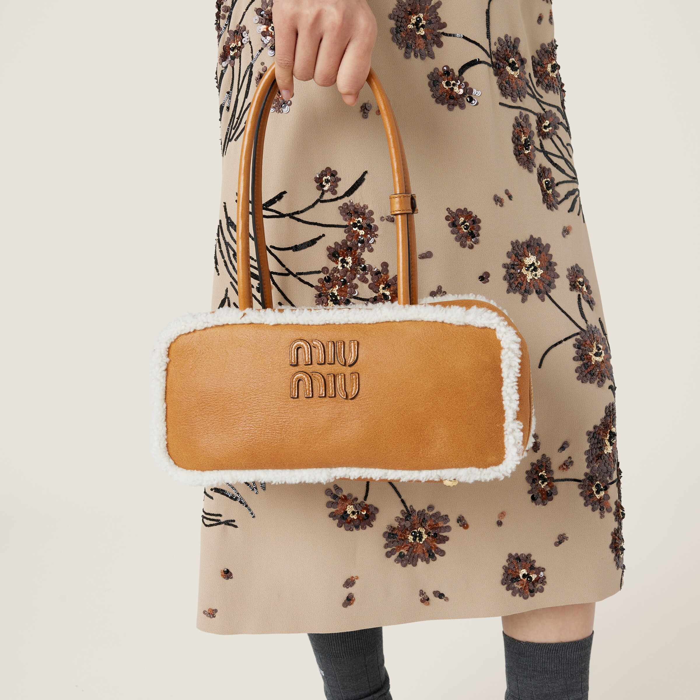 Arcadie shearling top-handle bag - 5