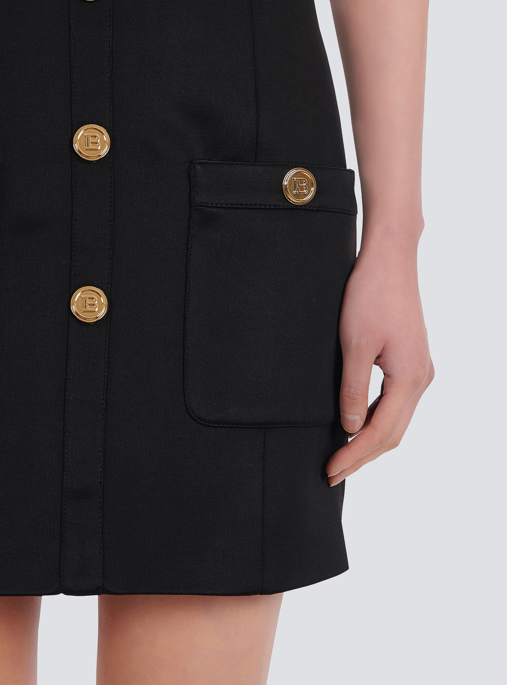 Open-back dress with gold-tone buttons - 8