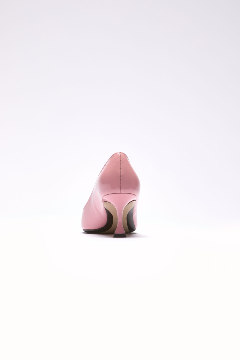 N°21 TOE-CAP PUMPS outlook