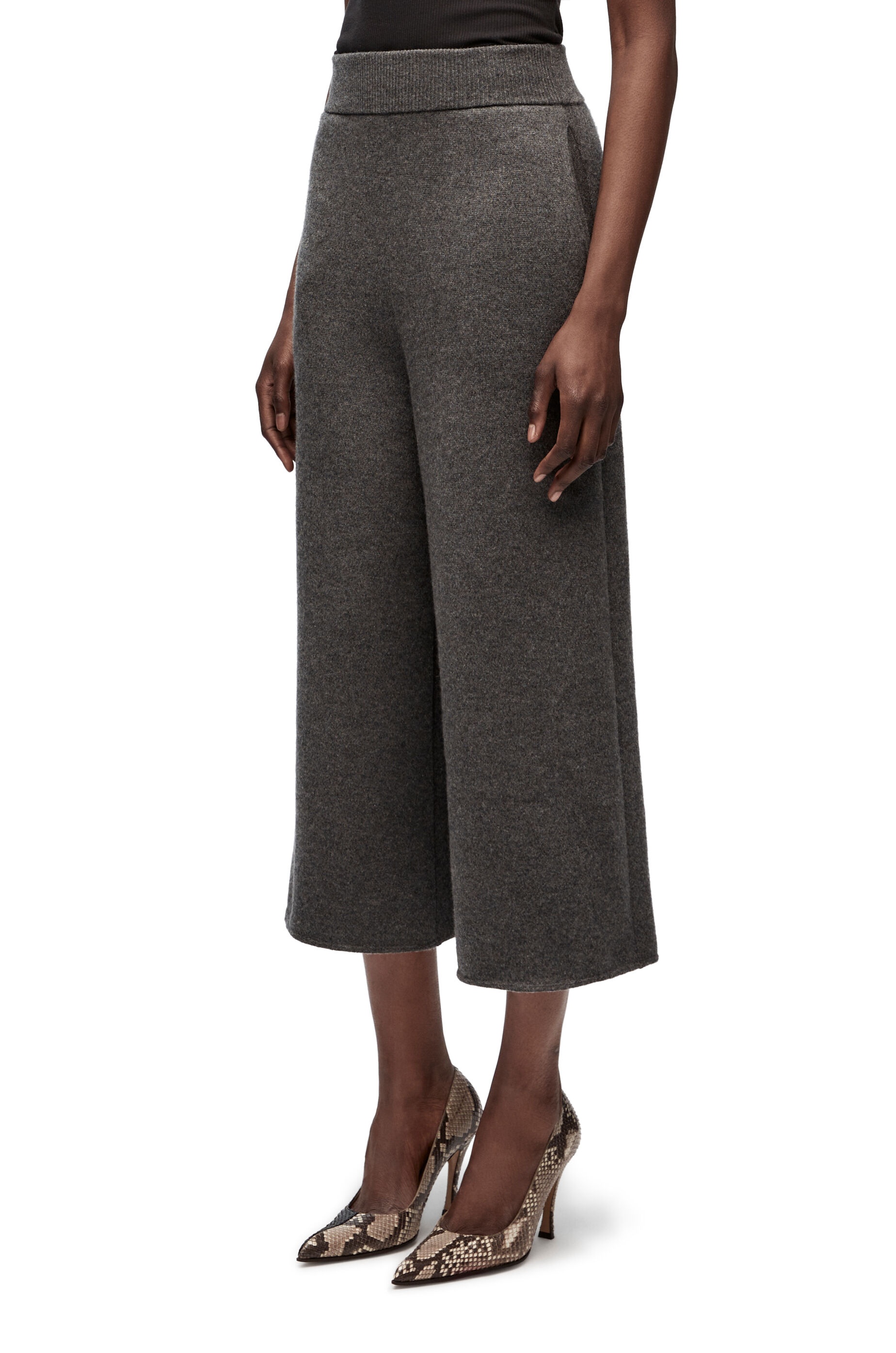 Cropped trousers in cashmere - 3