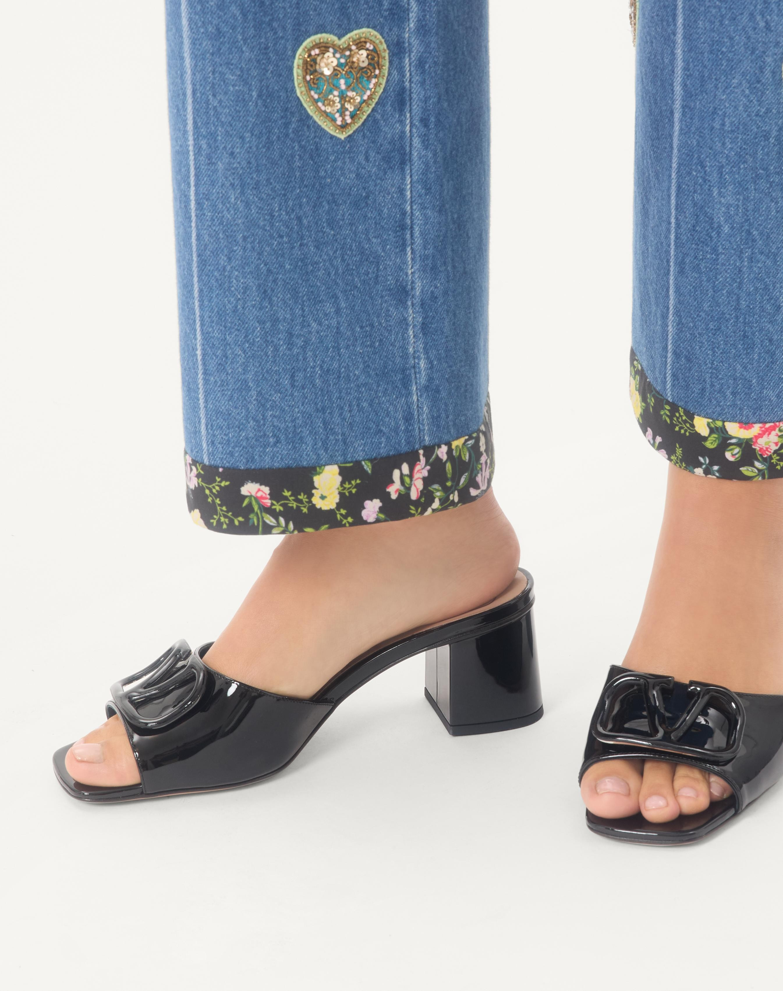 VLOGO SIGNATURE PATENT LEATHER SLIDE SANDAL 60MM - 2