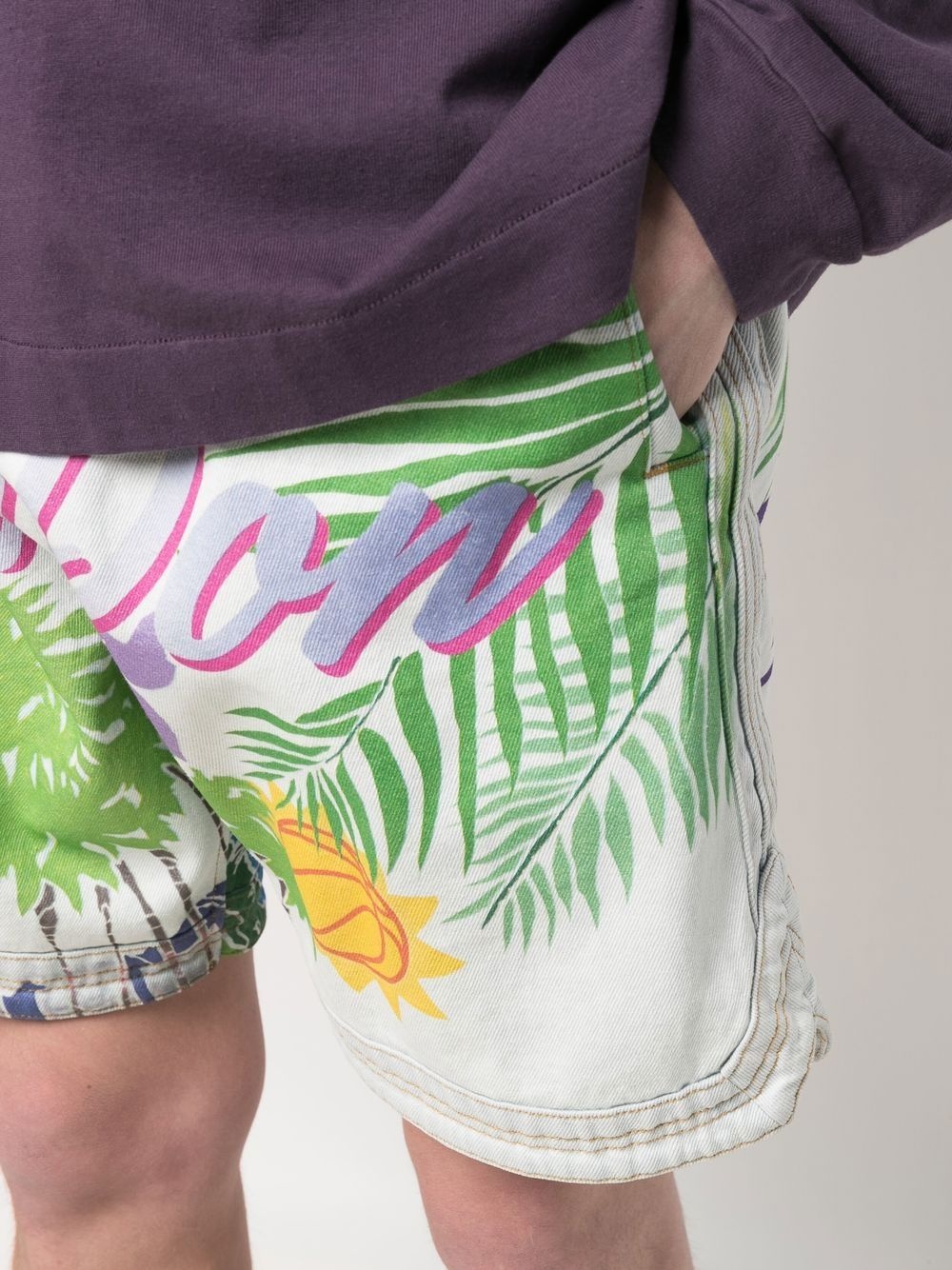 graphic-logo print shorts - 5