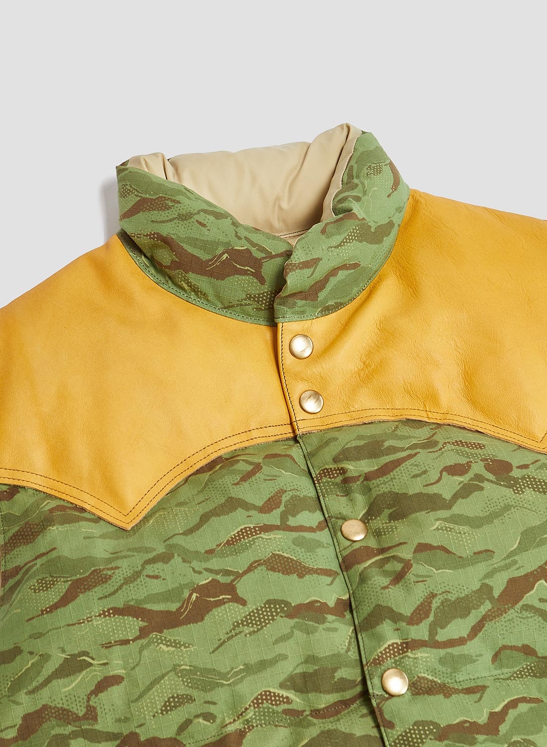 Rocky Mountain Featherbed x Nigel Cabourn Down Vest Mountain Camo in Green - 7