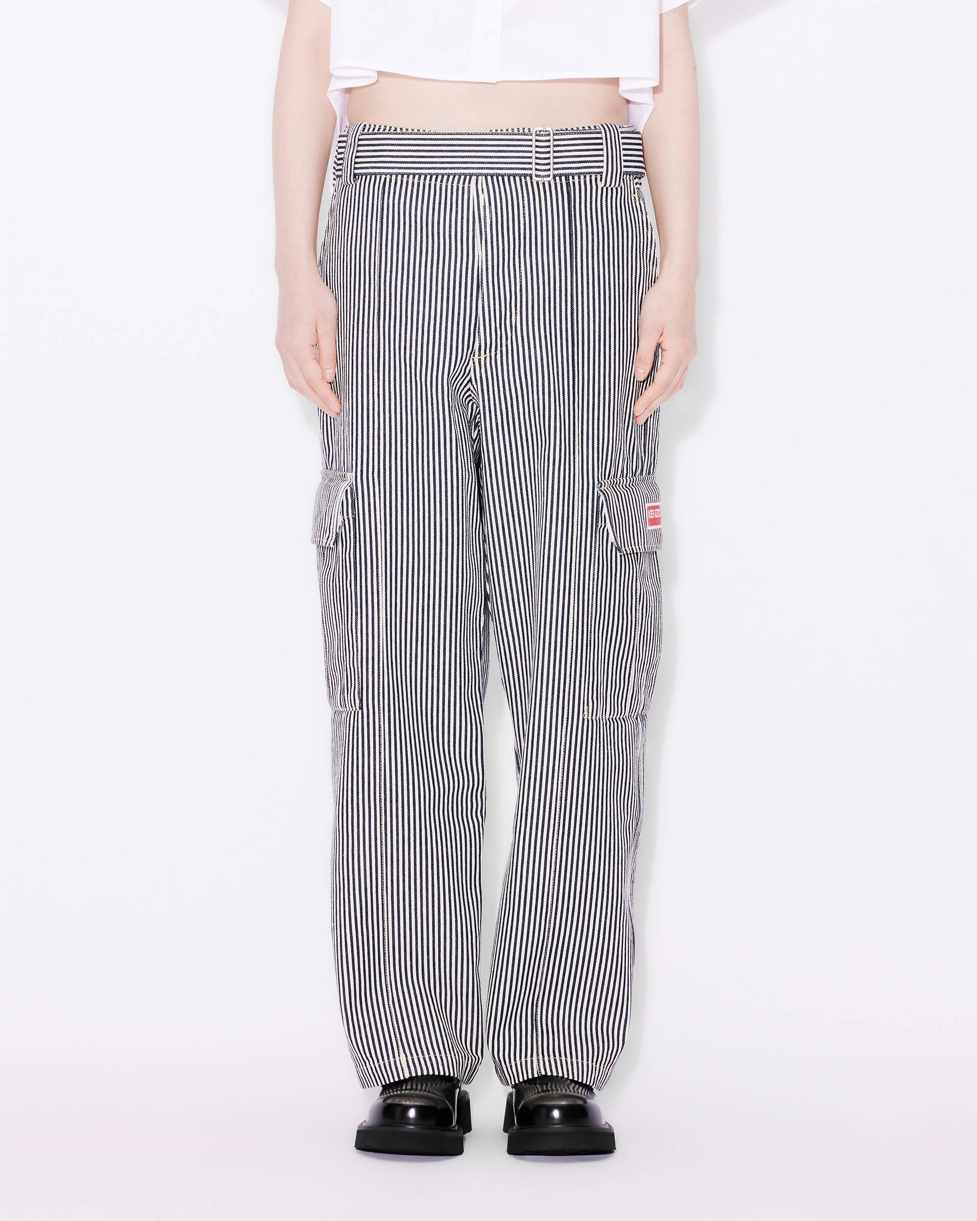 Striped straight-cut genderless cargo jeans - 11