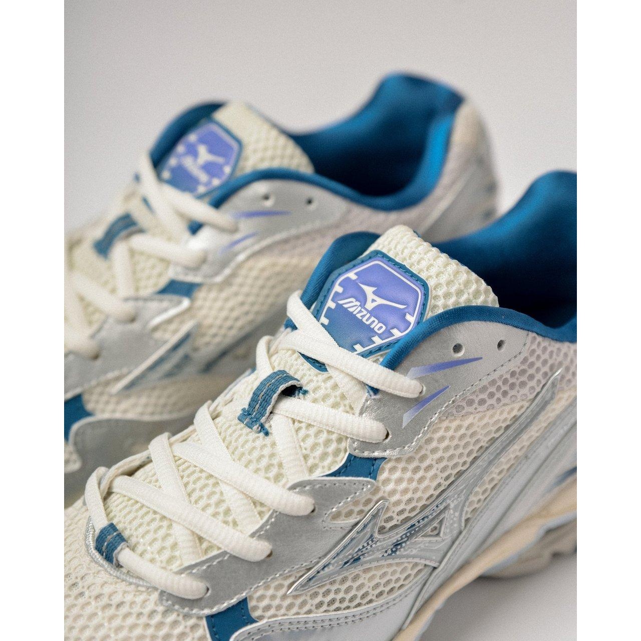 Wave Rider 10 Sportstyle Sneaker - 7
