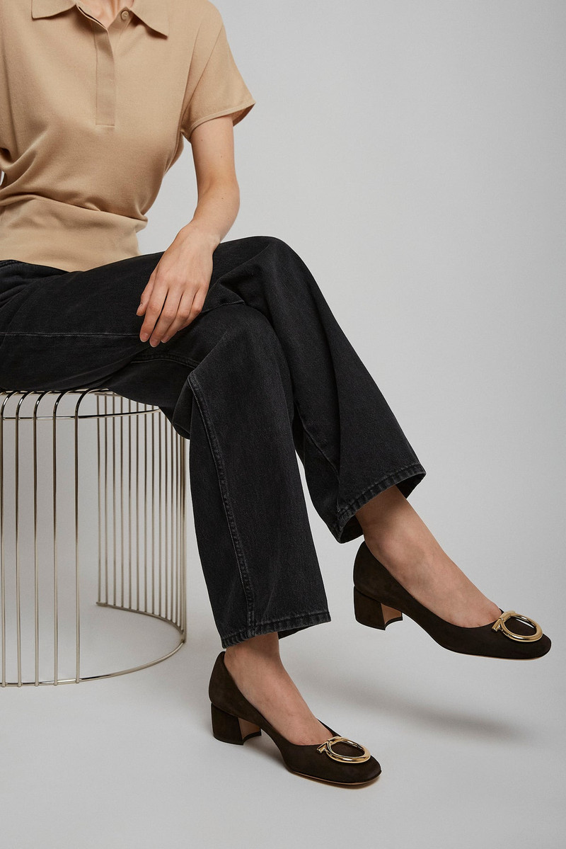 FERRAGAMO Mara 40 dark brown pumps outlook