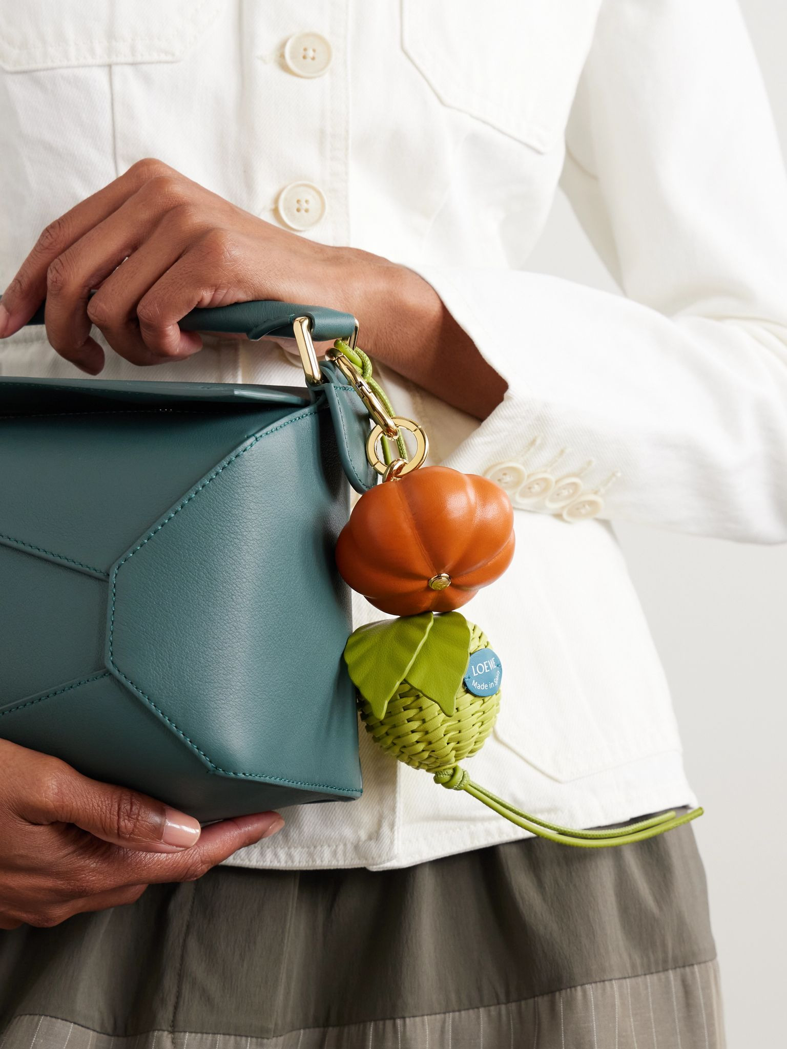 Granny Apple leather and gold-tone bag charm Green - 5