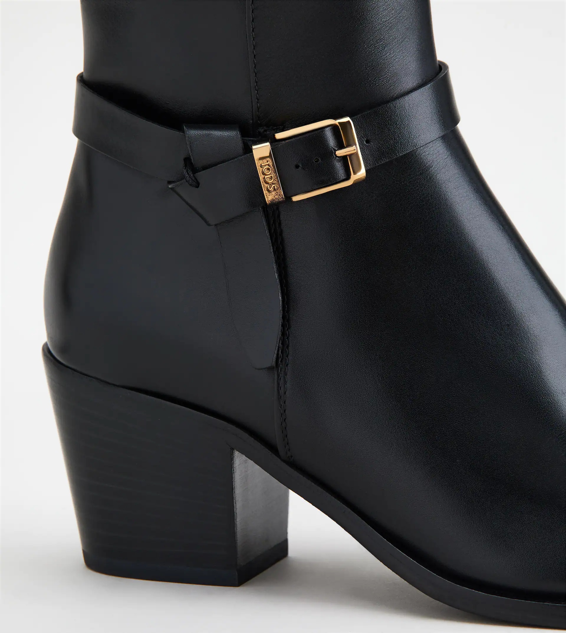 ANKLE BOOTS IN LEATHER - BLACK - 6