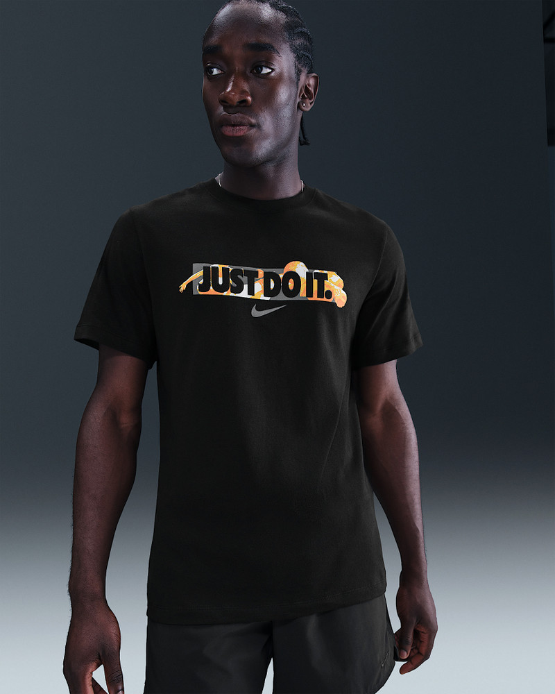 Nike Men's T-Shirt 1