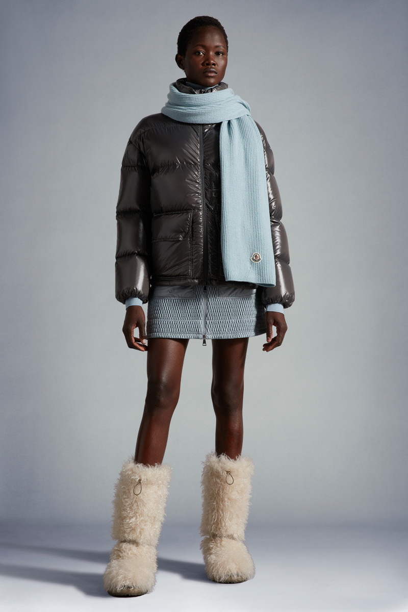 Moncler Wool & Cashmere Scarf outlook