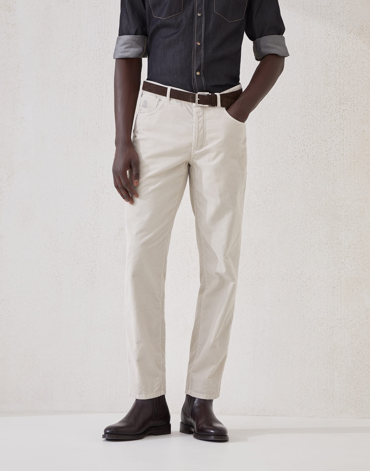 Garment-dyed five-pocket Italian fit trousers in cotton narrow wale corduroy - 1