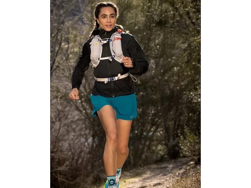 HOKA Skyflow Ultralite Jacket - 4
