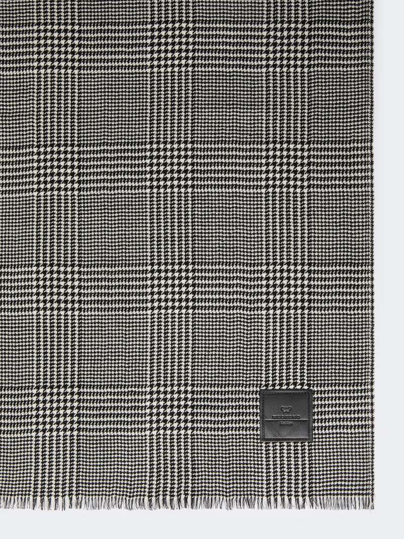 WEEKEND Max Mara QUANTUM Patterned wool stole outlook