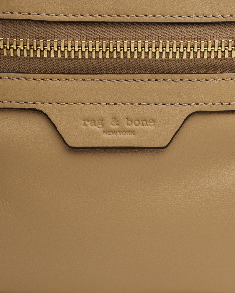 Commuter Fanny Pack - Leather
Small Fanny Pack 5