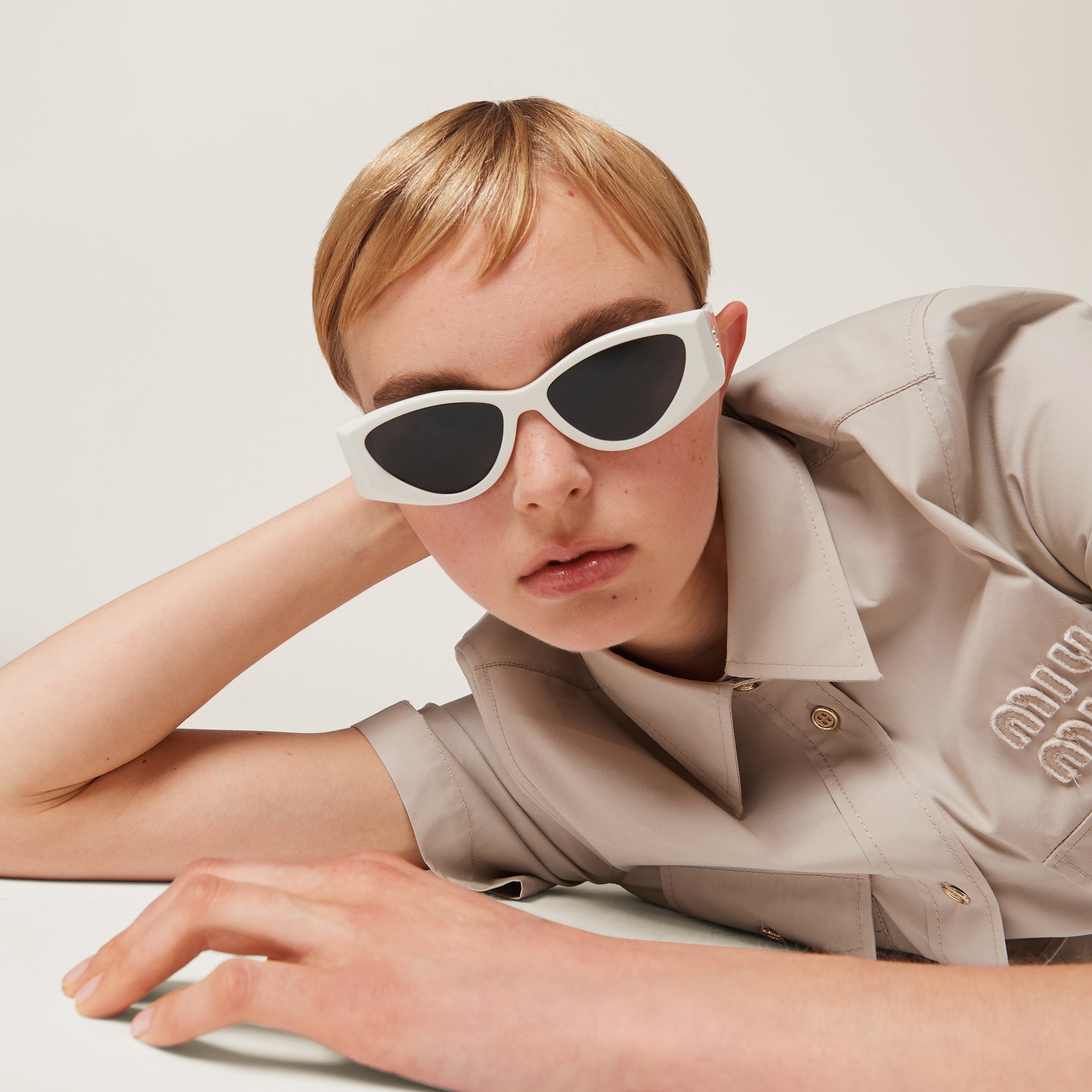 Miu Miu Logo sunglasses - 6