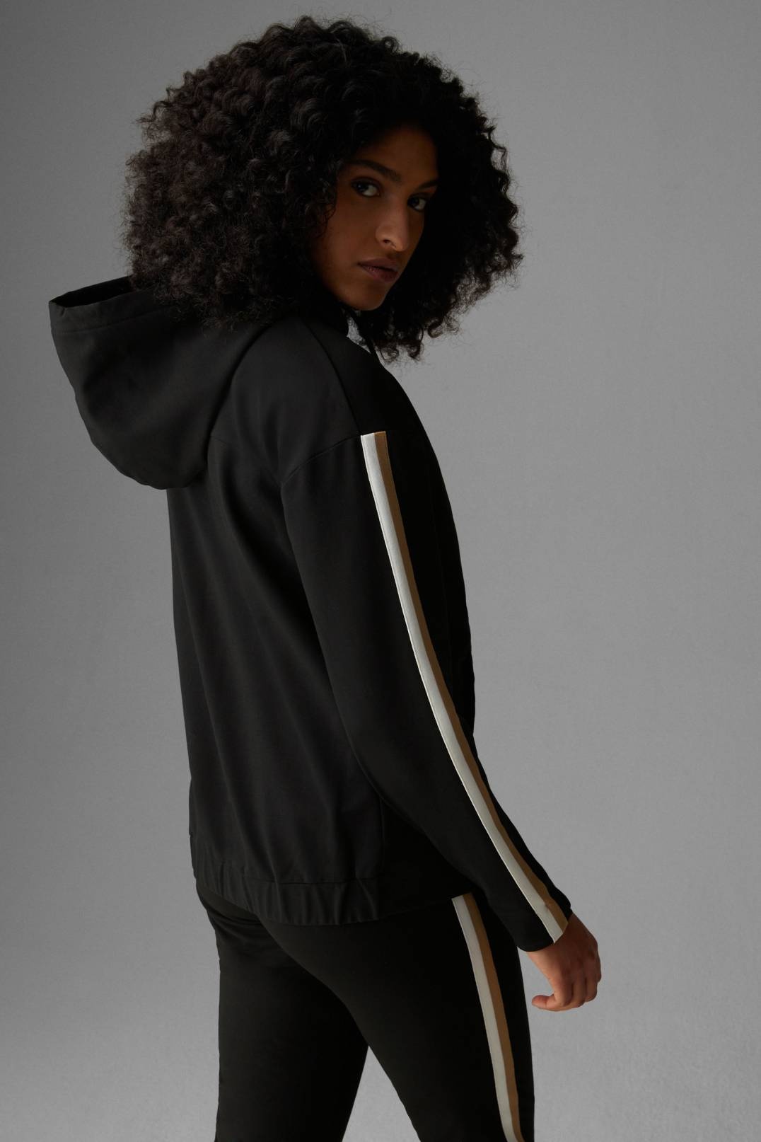 ELSIE SWEATSHIRT JACKET IN BLACK - 3