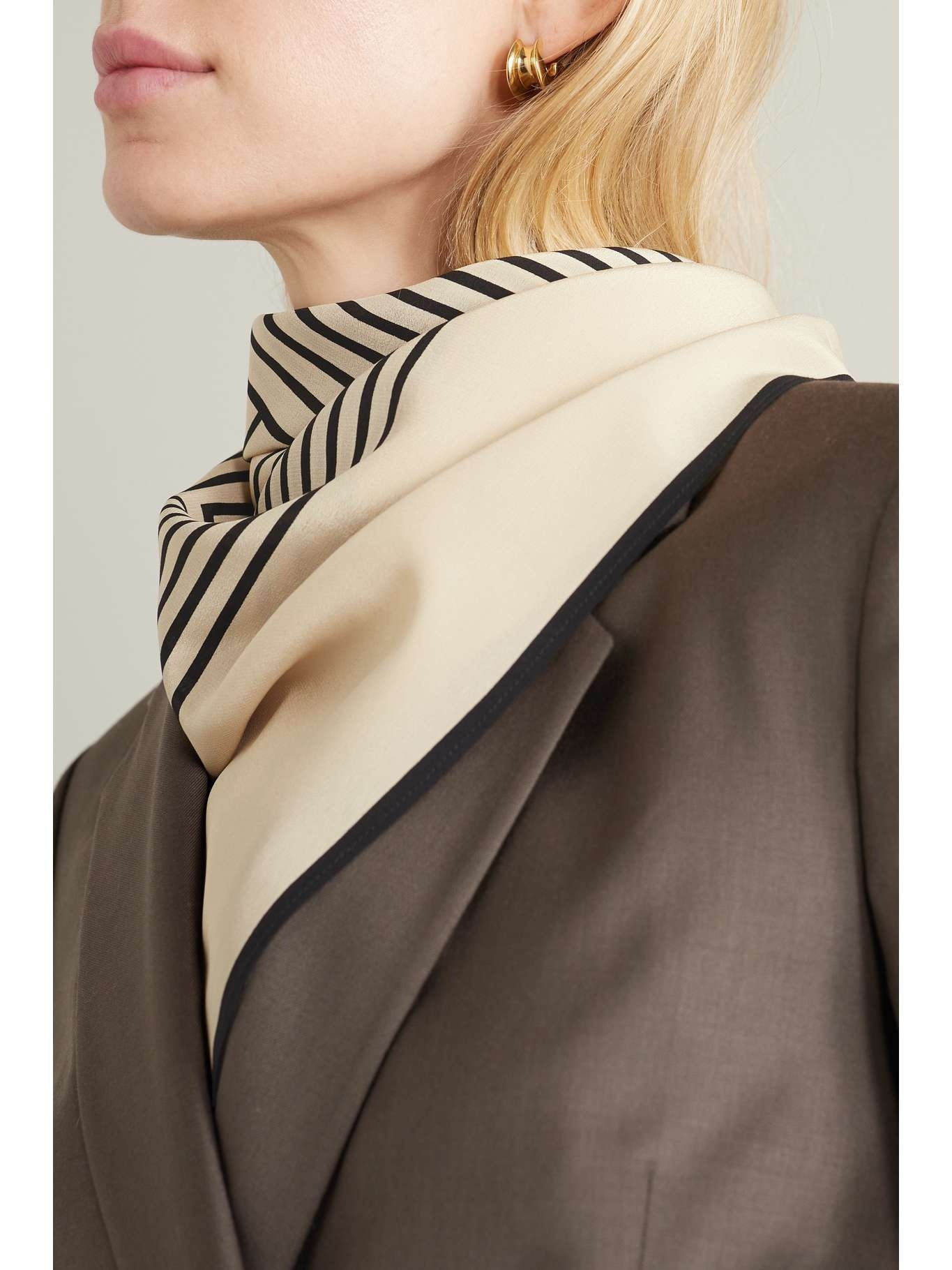 Totême Centered monogram silk scarf crème | REVERSIBLE