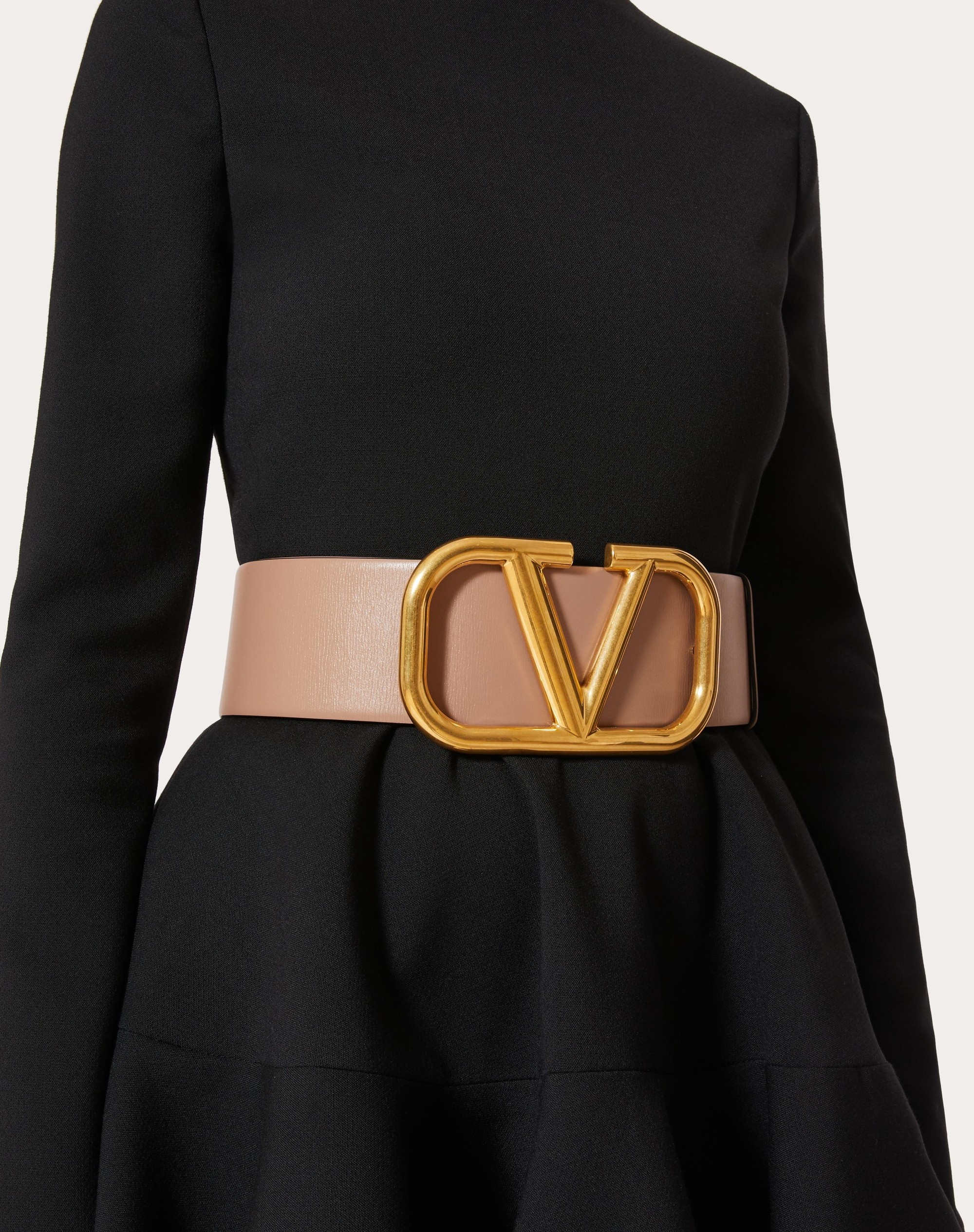 VALENTINOのベルト♪★ VLOGO ★ 高さ70ｍｍ【リバーシブル】 Valentino REVERSIBLE VLOGO SIGNATURE BELT IN GLOSSY CALFSKIN