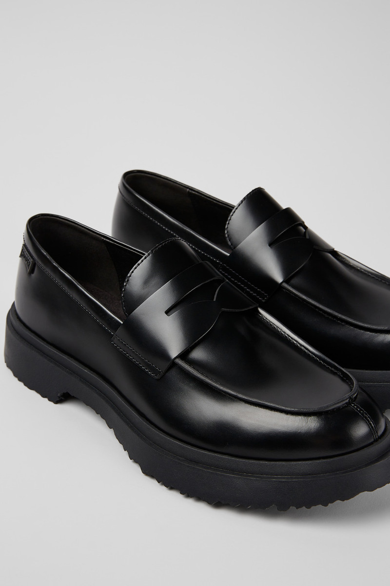 Black Leather Mocasins for Men. 3