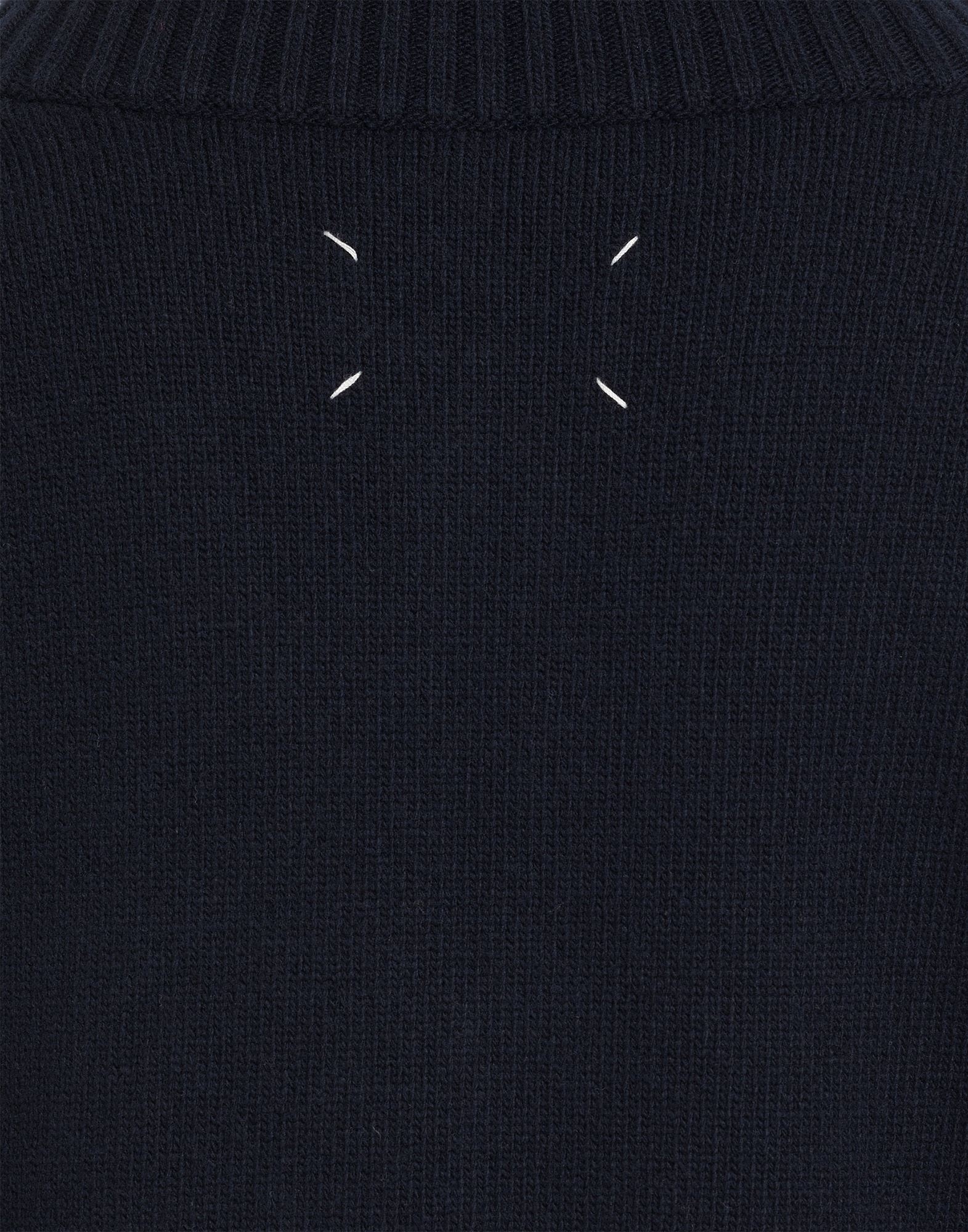 Sleeveless V-neck sweater - 2