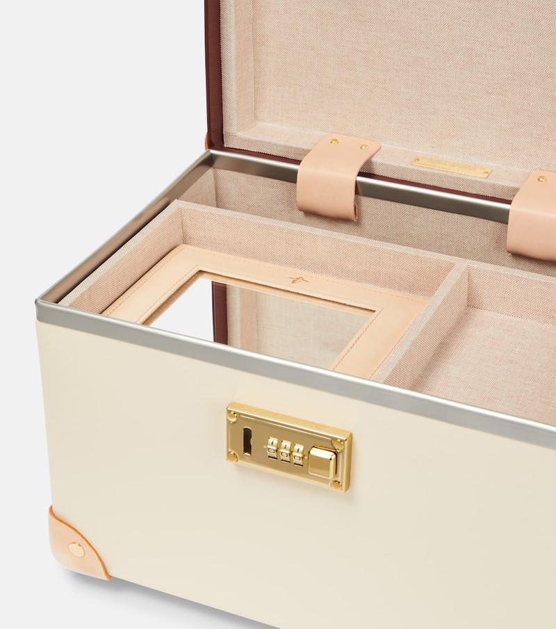 Globe-Trotter Safari vanity case outlook