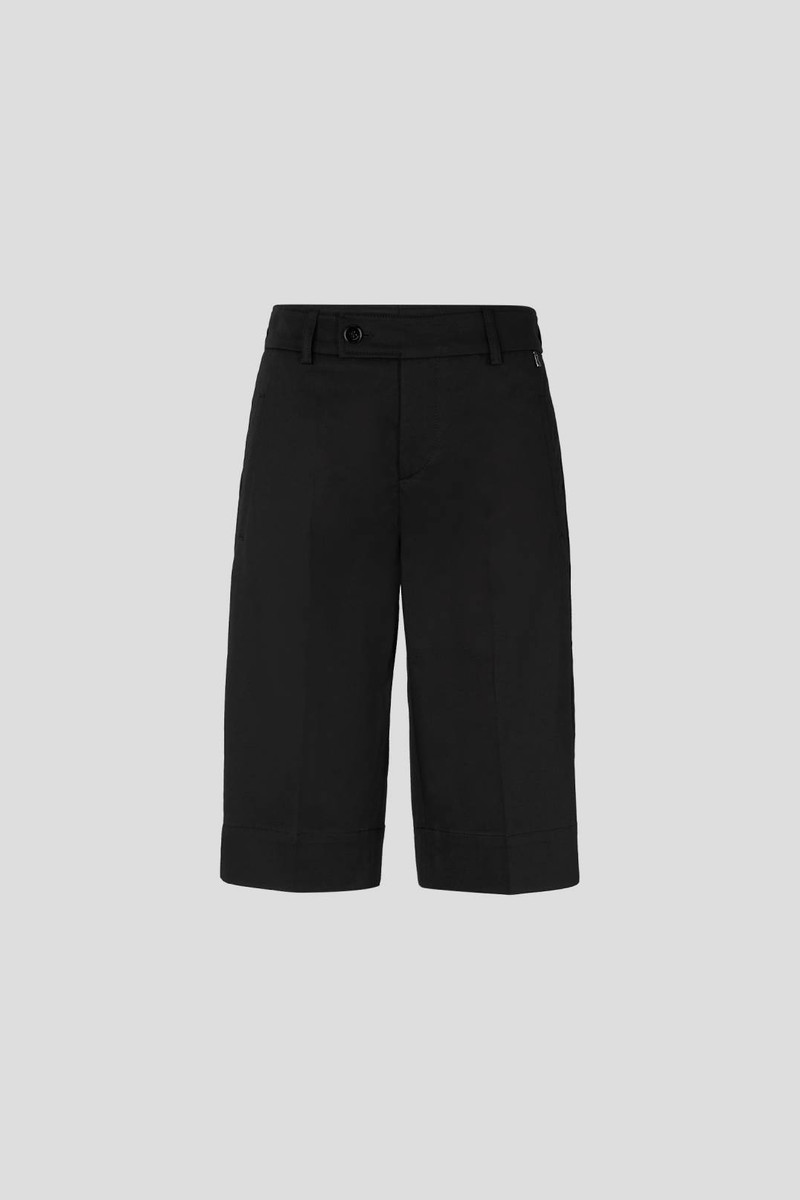 LARA BERMUDAS IN BLACK 1