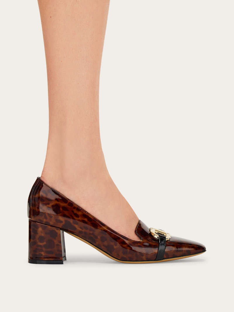 FERRAGAMO Pump with Gancini ornament outlook