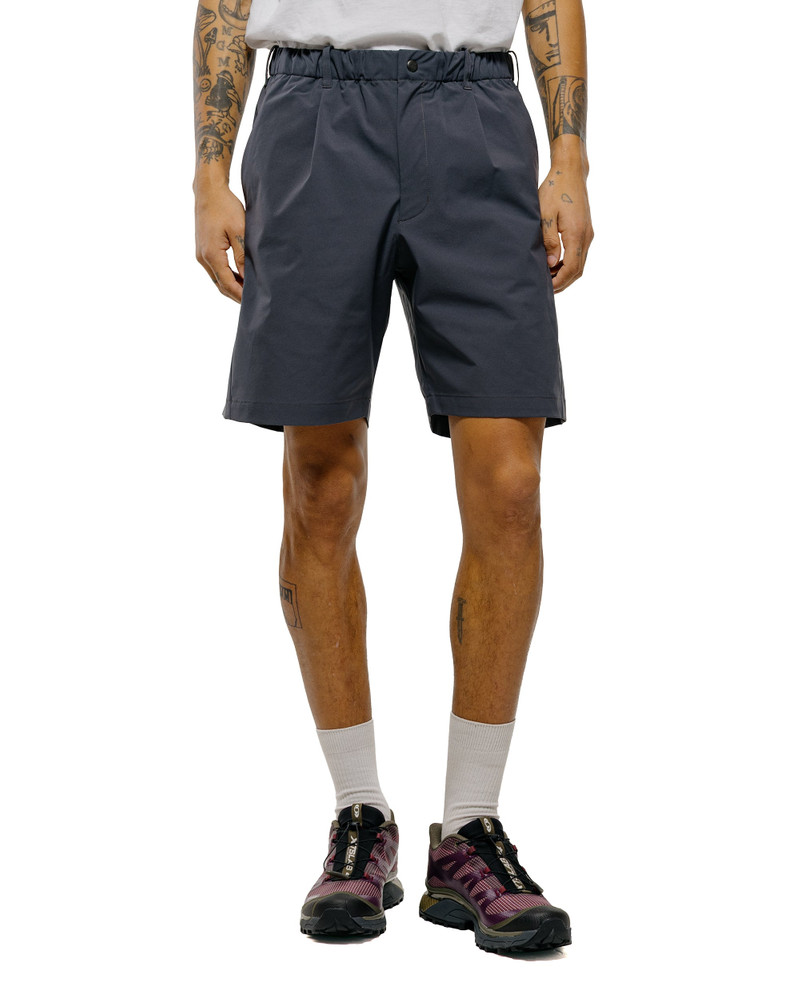 Goldwin One Tuck Light Stretch Shorts Ebony Gray outlook