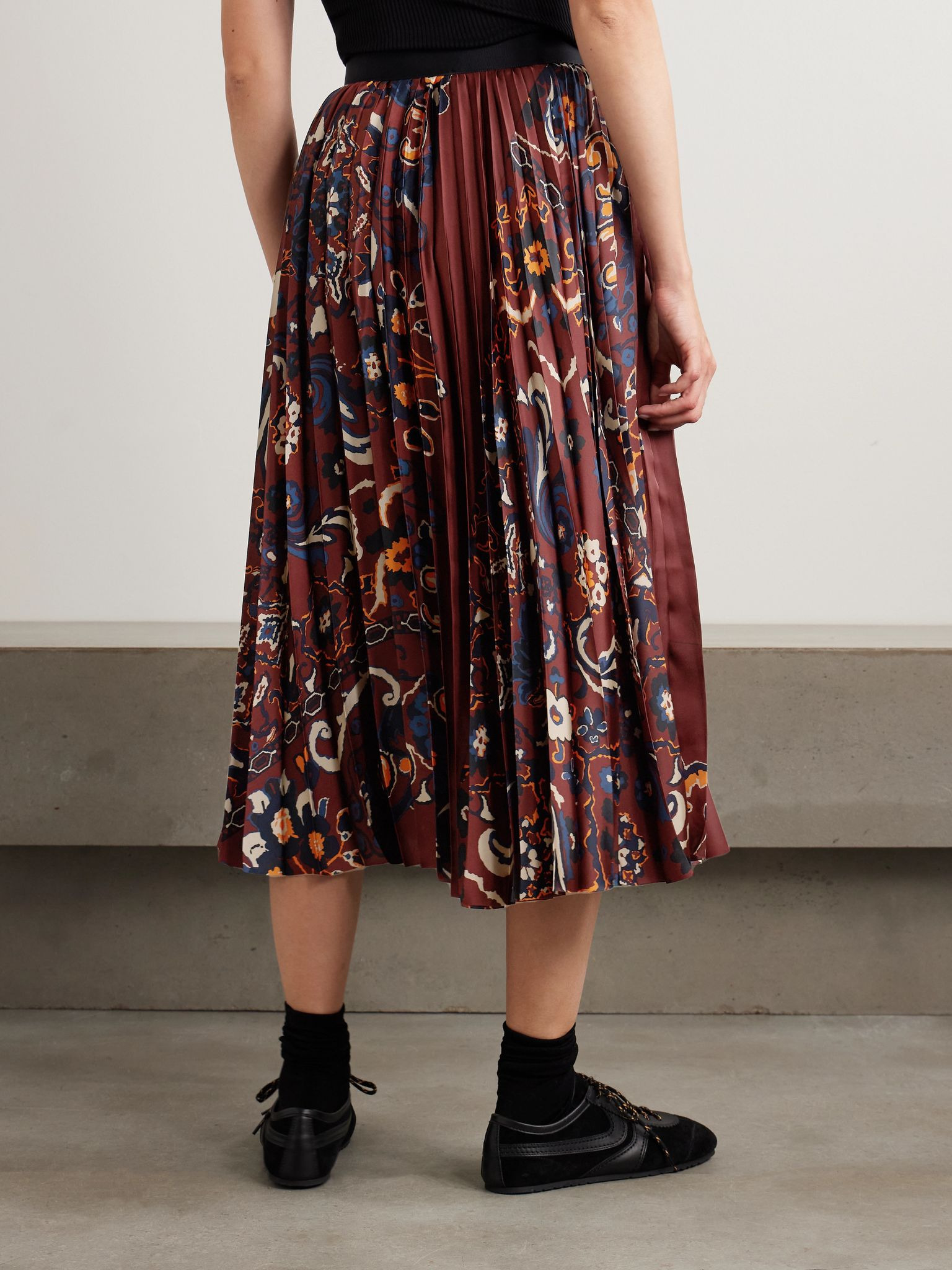Belted grosgrain-trimmed pleated floral-print satin midi skirt Burgundy - 4