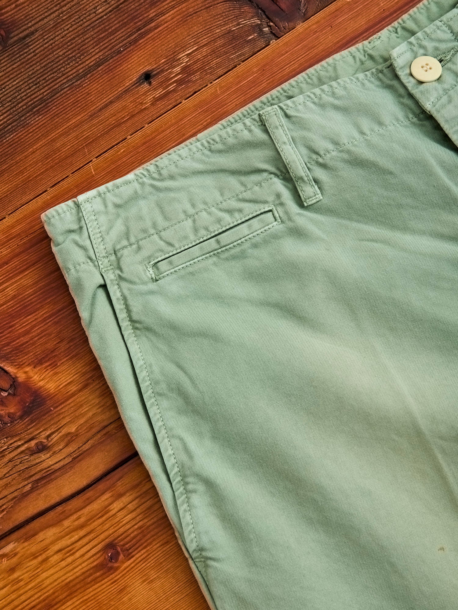 Damaged Field Chino Pants in Green - 4