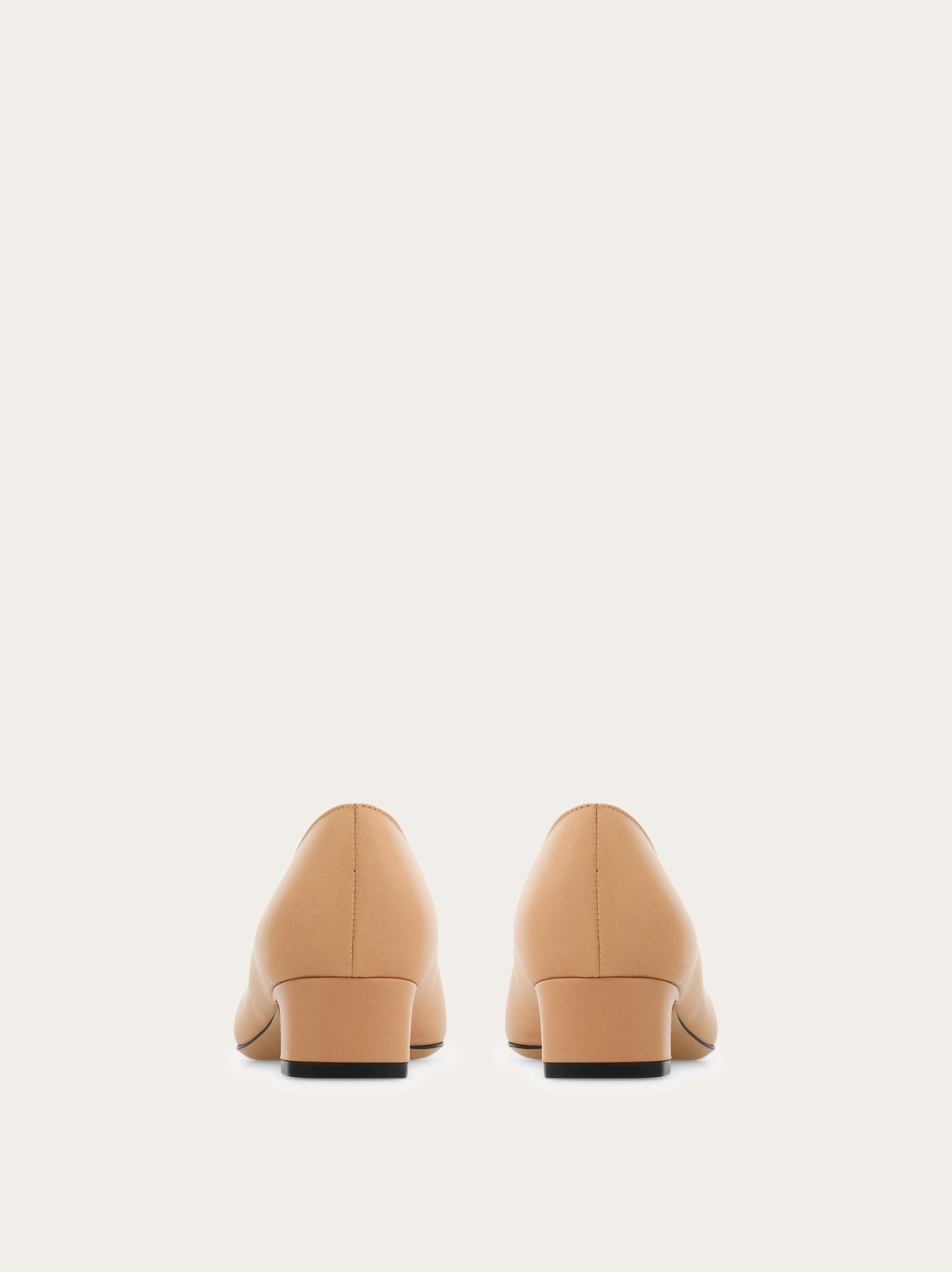 Iconic bow pump - 4