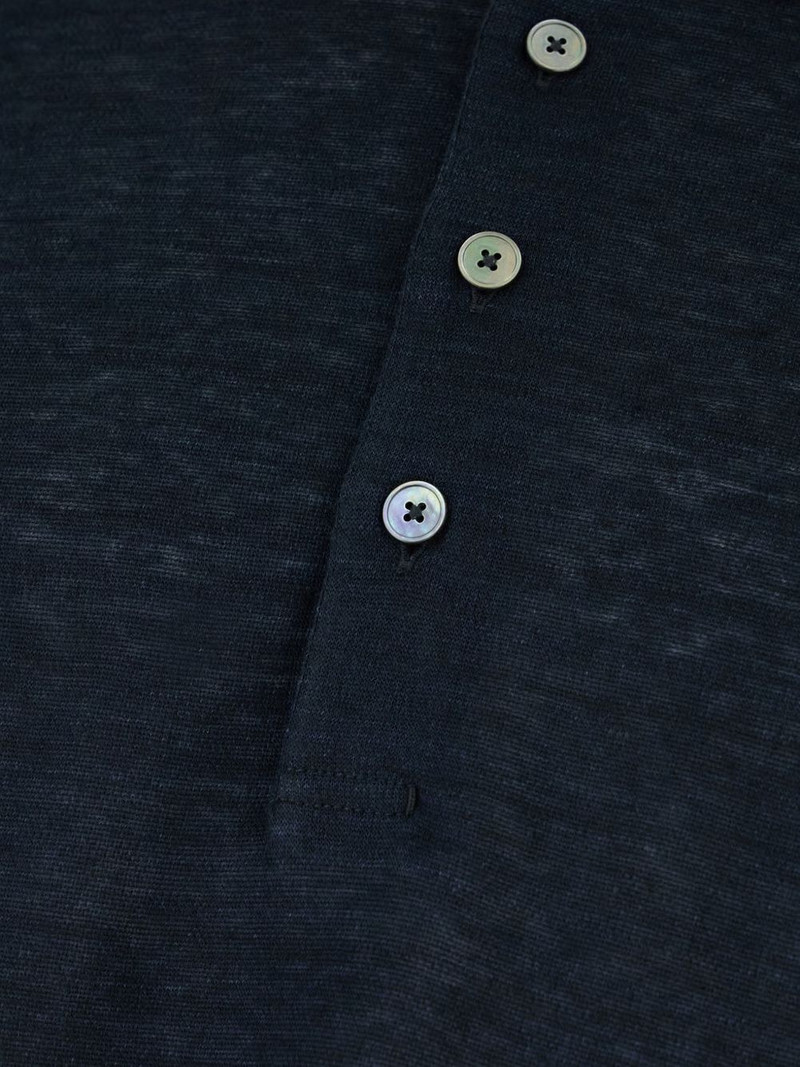 short-sleeved buttoned polo shirt 3