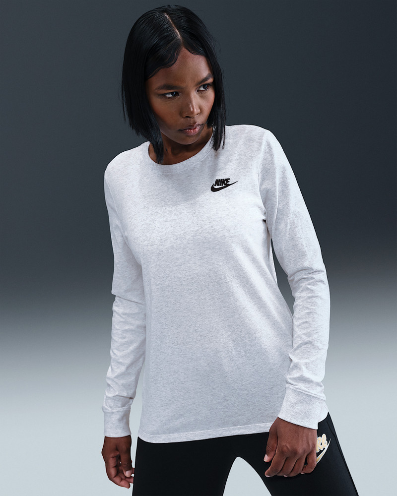 Nike Sportswear Club Women's Long-Sleeve T-Shirt 1