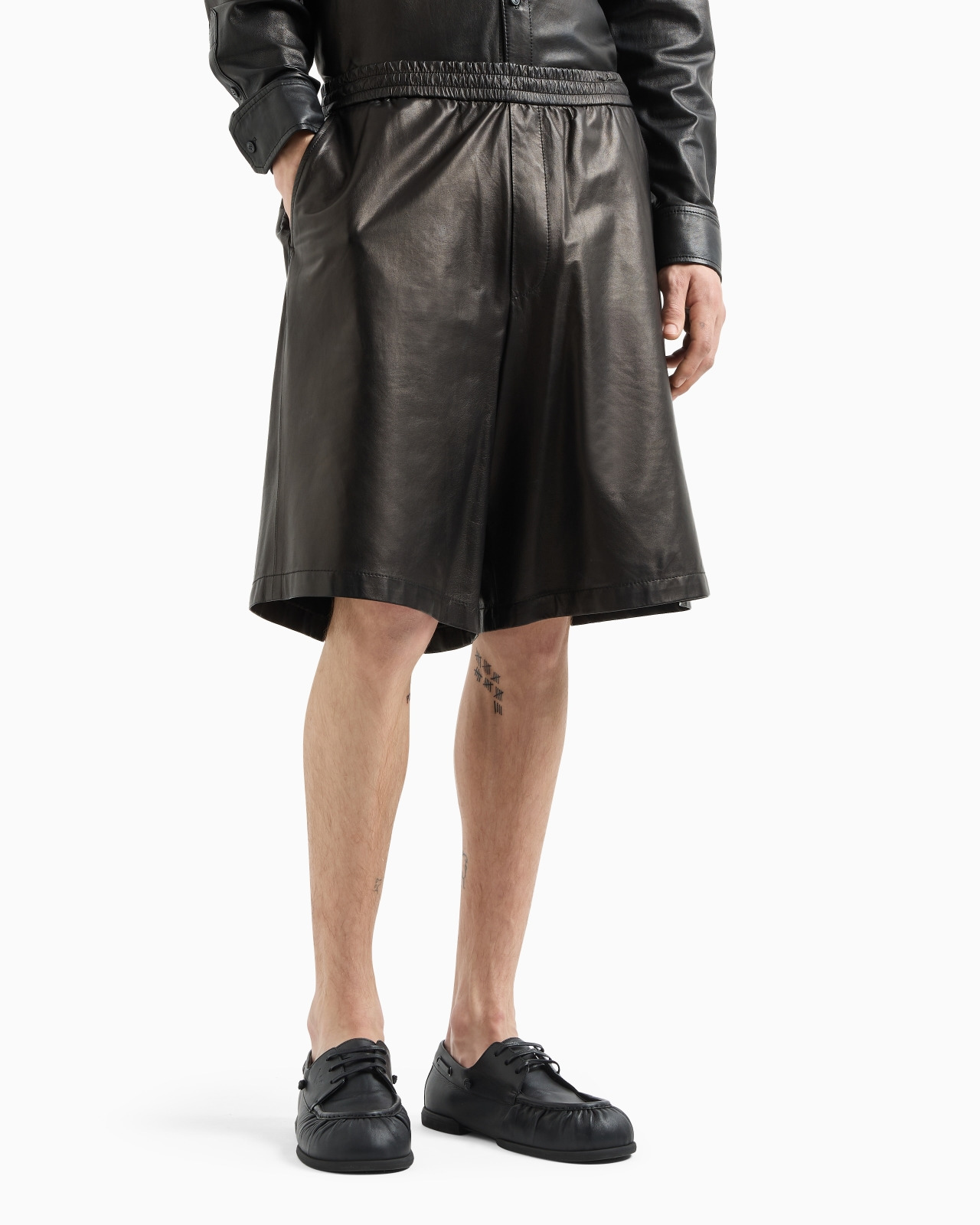 Elasticated-waist Bermuda shorts in glove-quality nappa lambskin - 2