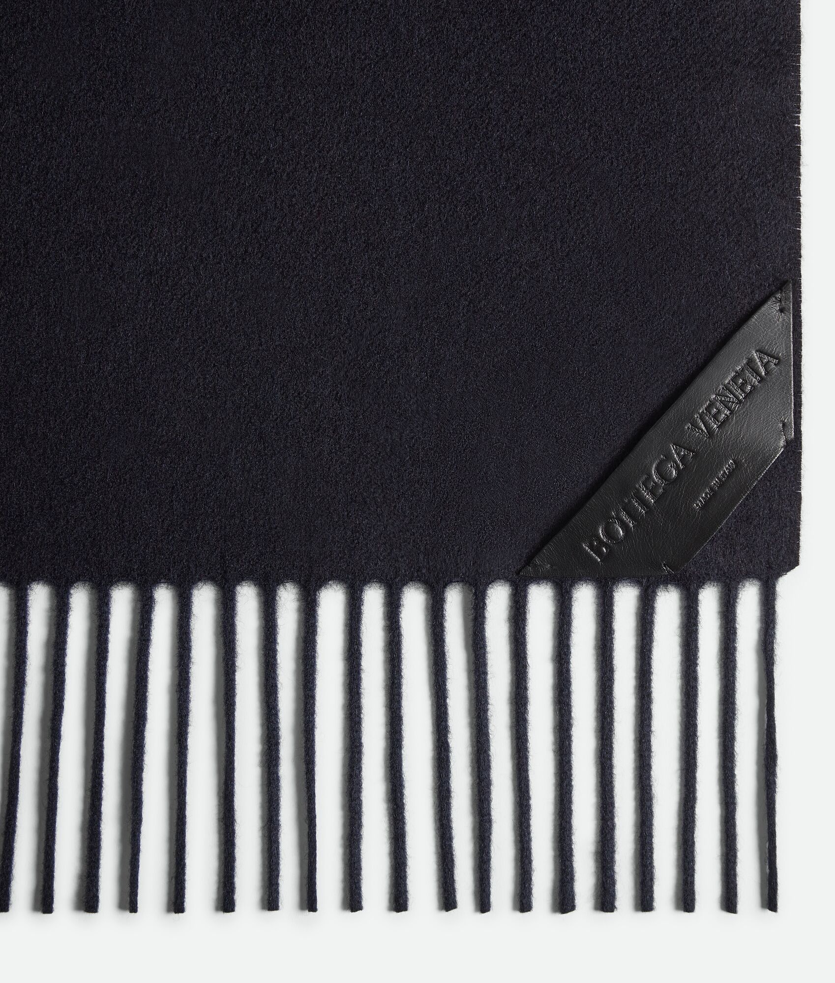 Cashmere Scarf With Leather Patch - 3