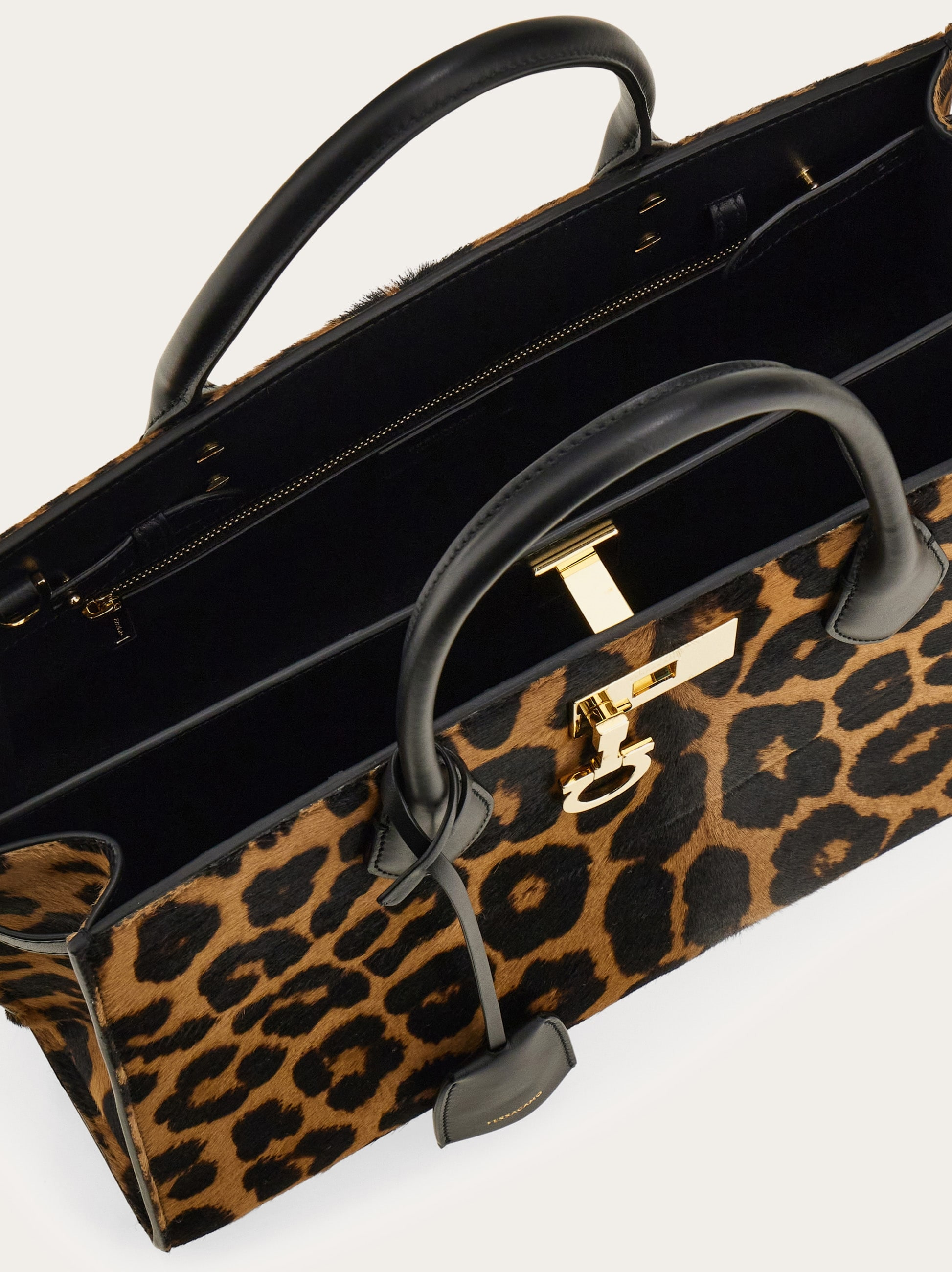 New Ferragamo Studio soft bag (L) - 6