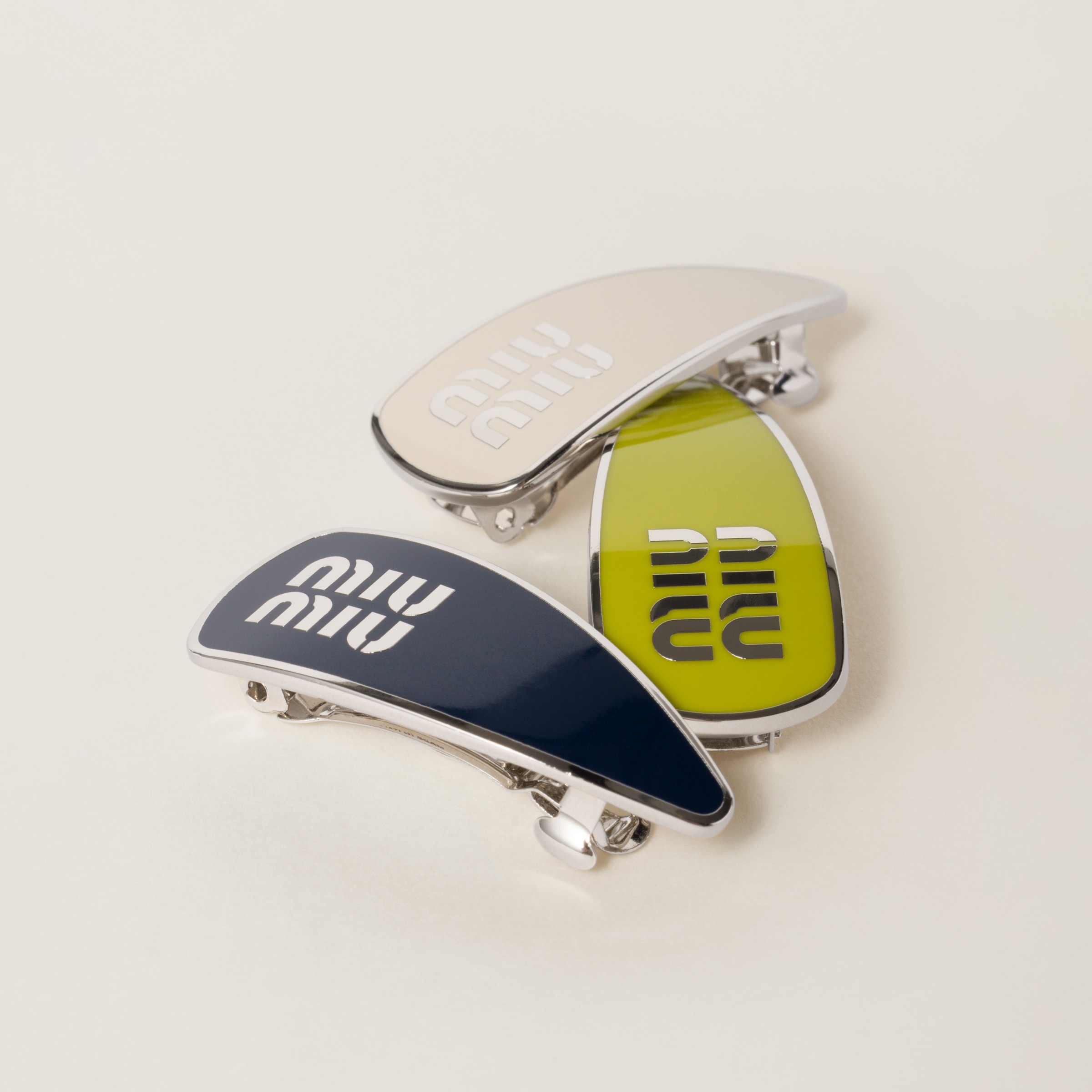 Enamelled metal clips - 3