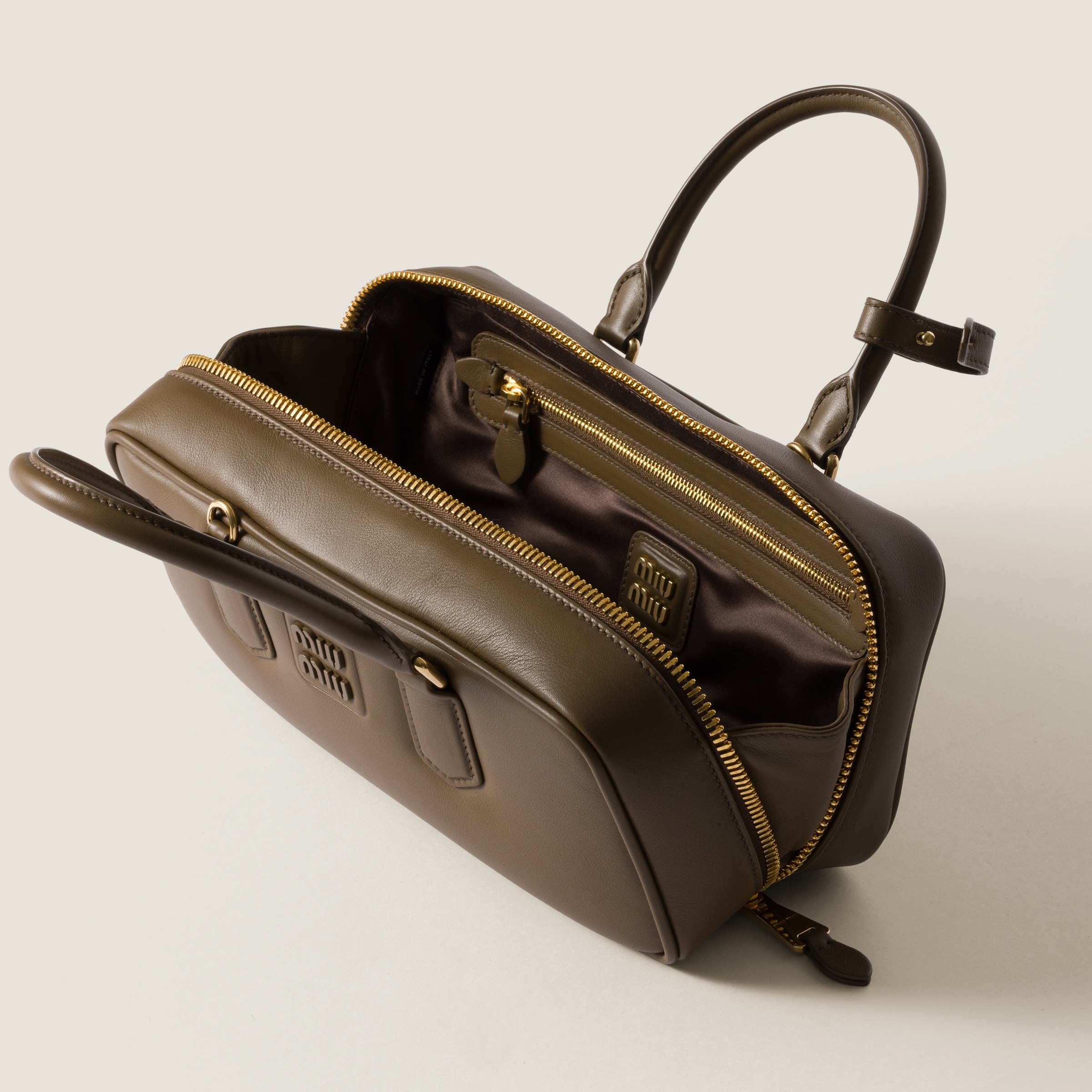 【直営・関税送料込】Arcadie leather hand Black Arcadie Leather Bag | Miu Miu
