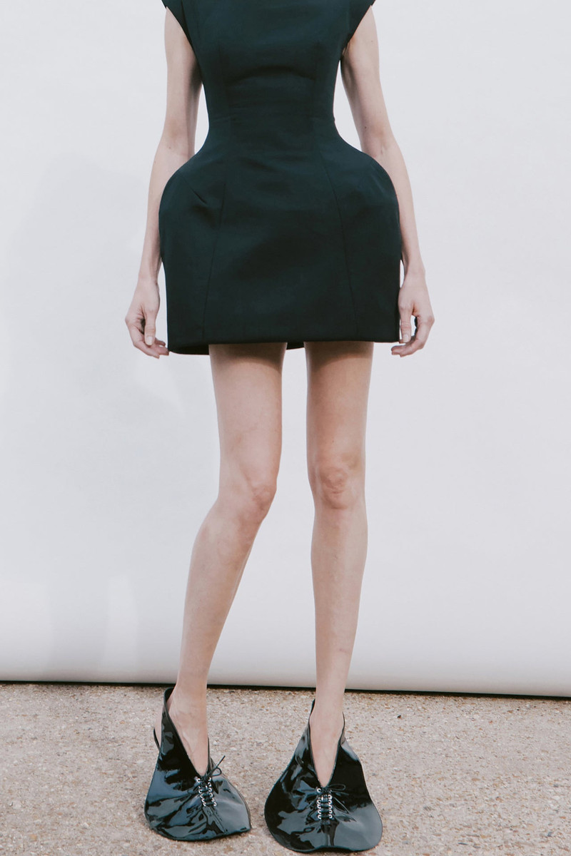 CLOSED NECKLINE SCULPTED SWAN DRESS BLACK 2